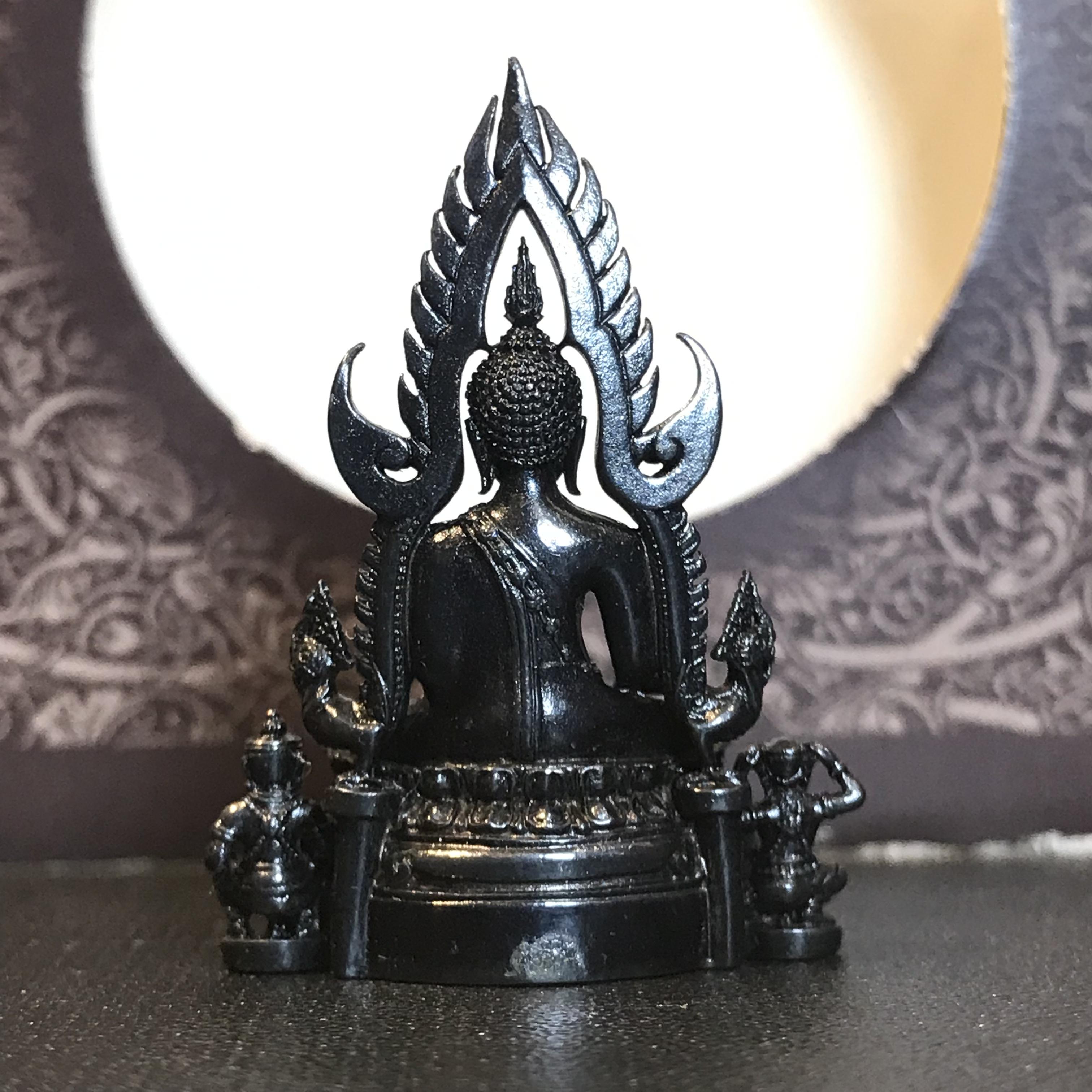 พระพุทธชินราช ภปร. โครงการ "เพราะแผ่นดินนี้ คือ แผ่นดินเกิด" ปี2548(รุ่นแรก) ลอยองค์ หน้าตัก 1/2 นิ้ว เนื้อเงินรมดำ