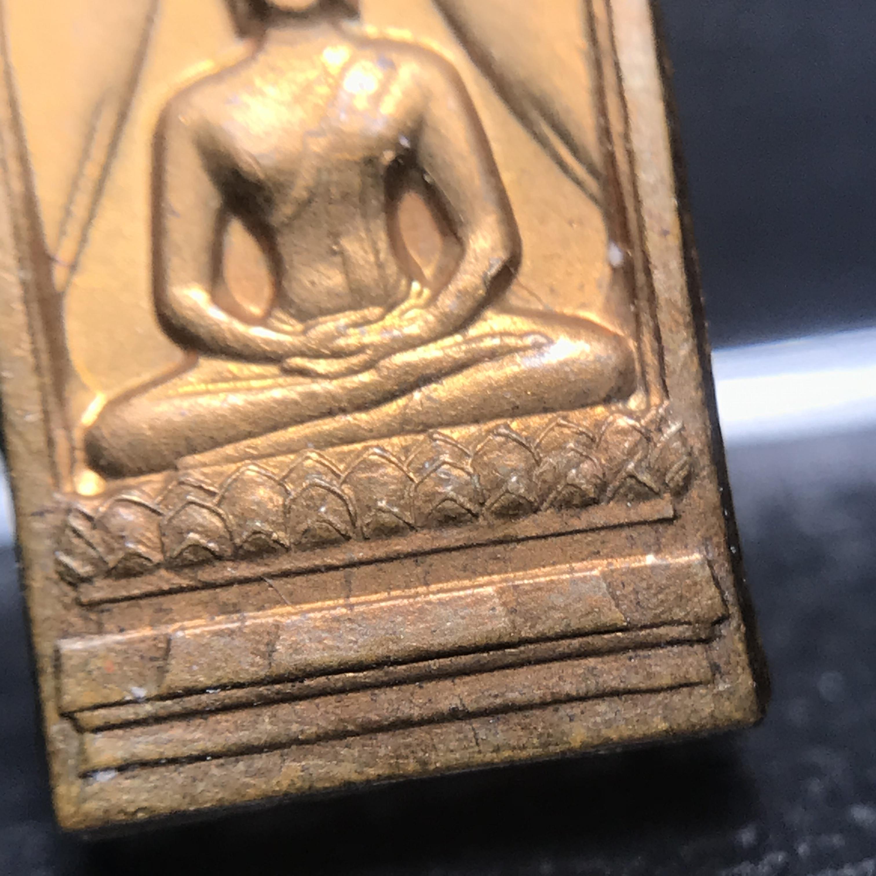 พระปรกใบมะขาม พระพุทธสิหิงค์ ภปร. ธรรมศาสตร์ 50ปี เนื้อทองแดง(คัดสภาพสวย)(ในหลวงรัชกาลที่9 เสด็จเททอง)(พระปรกใบมะขาม ภปร รุ่นแรก)