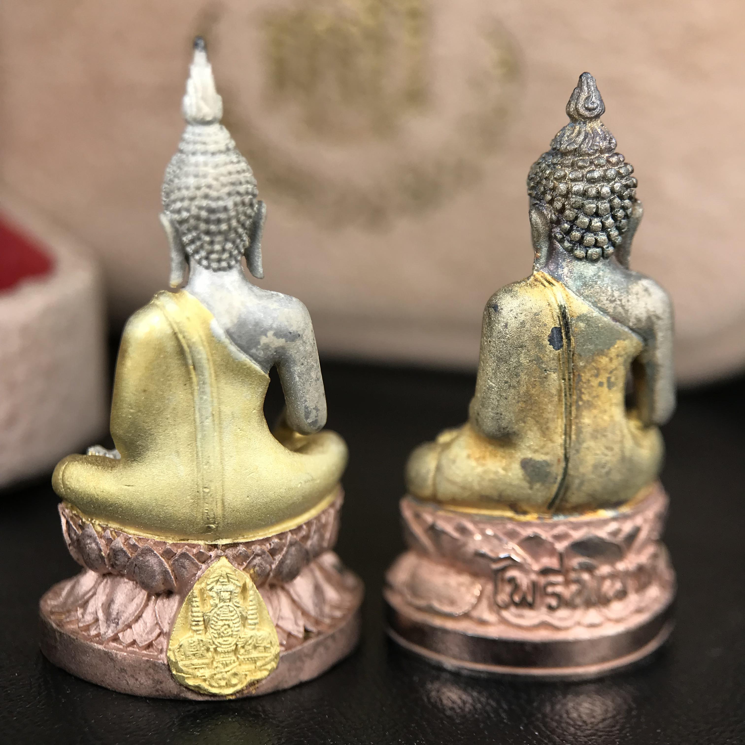 พระกริ่งพระพุทธนวราชบพิตร+พระกริ่งไพรีพินาศ ตรากาญจนาภิเษกครองสิริราชสมบัติครบ 50 ปี รัชกาลที่9 ปี2540 เนื้อเงินสามกษัตริย์(ผิวเดิมสวย ครบ สมบูรณ์)พร้อมกล่องบรรจุเดิมครบ ***ครบชุดพระราชทานทั้งสององค์ นานทีจะมีมาคู่กันครับ(หายาก)***