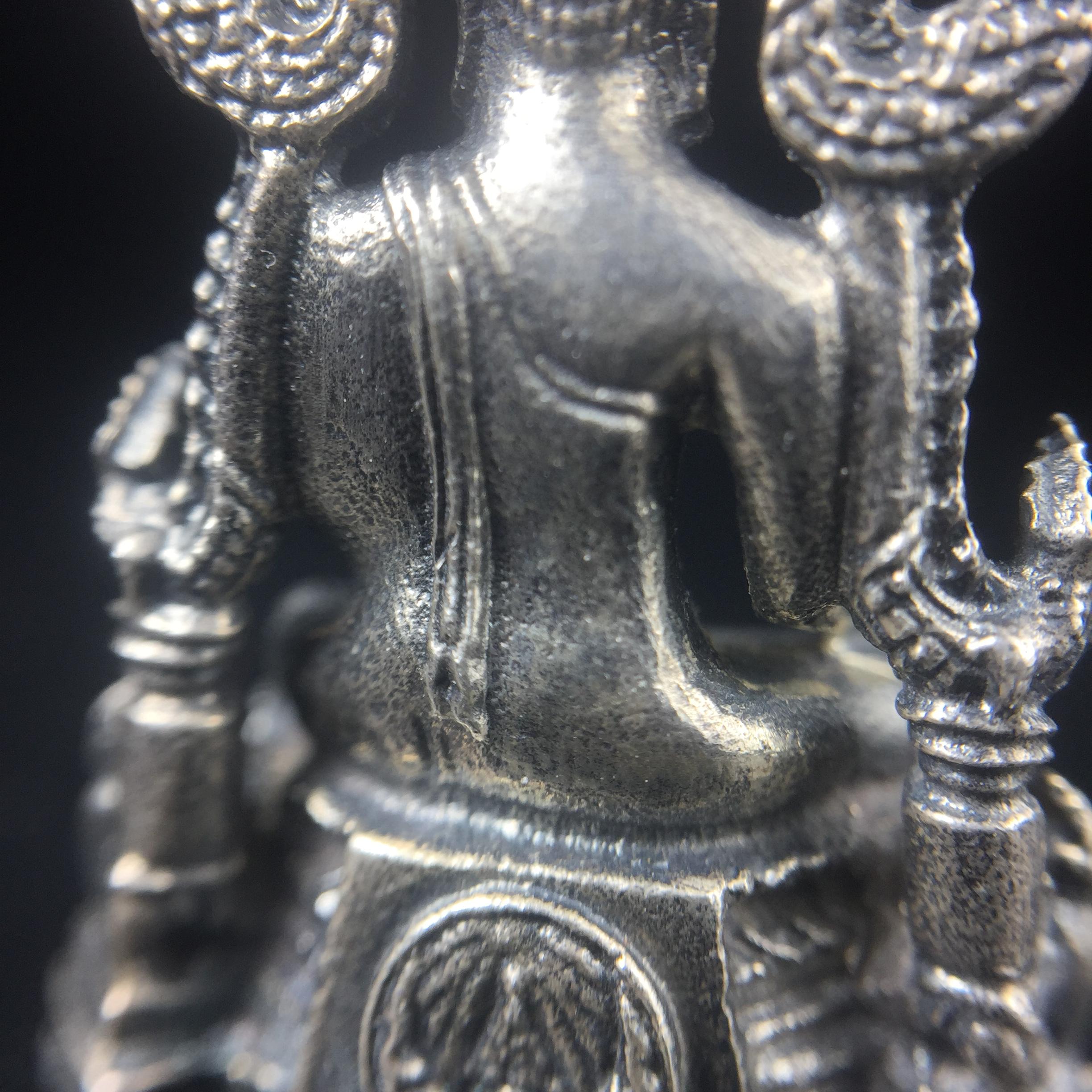 พระกริ่งพระพุทธชินราช มวก. วัดเบญจมบพิตร ปี 2519 เนื้อเงินสภาพสวยผิวเดิม หมายเลข687(ในหลวงรัชกาลที่9และราชินีเสด็จฯเททอง)(พิธีใหญ่ เกจิอาจารย์ในยุคยอดนิยมร่วมปลุกเสก)