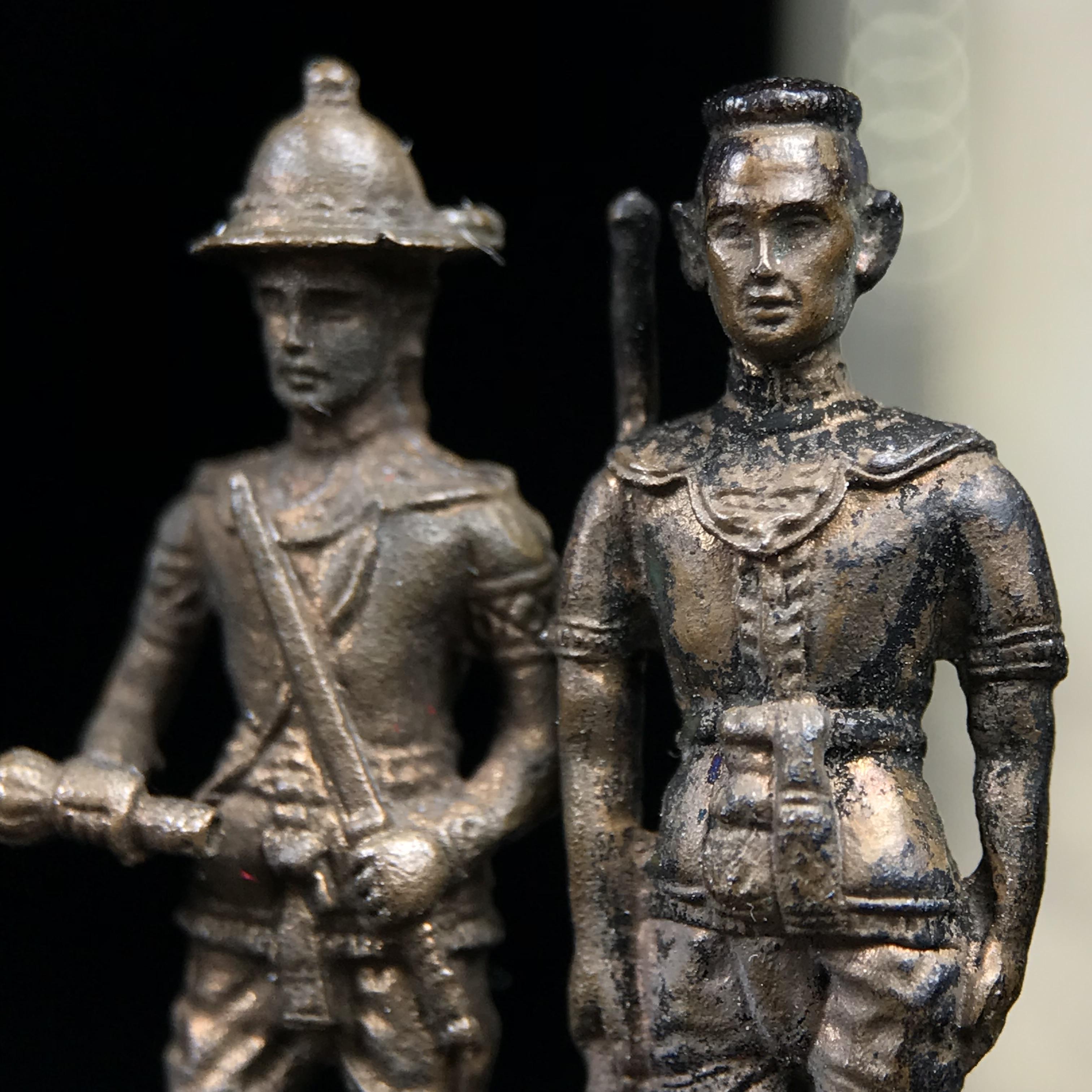 พระกริ่งสมเด็จพระนเรศวร-พระกริ่งสมเด็จพระเอกาทศรถ กองทัพภาคที่3จัดสร้าง ปี2517 เนื้อนวโลหะครบชุด 2องค์กล่องบรรจุเดิมครบสมบูรณ์(หายาก)(1ใน 300ชุด)(ในหลวง ร.9 เสด็จในพิธี)ปลุกเสกโดยพระคณาจารย์ชื่อดังในยุคนั้น7วัน7คืน(หลวงปู่โต๊ะ วัดประดู่ฉิมพลี ร่วมปลุกเสก)