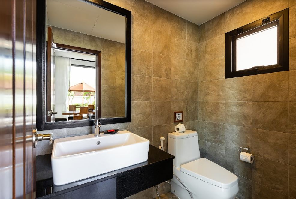 For Rent : Nai Harn, Luxury Modern Pool Villa, 3 Bedrooms 3 Bathrooms, Garden view.