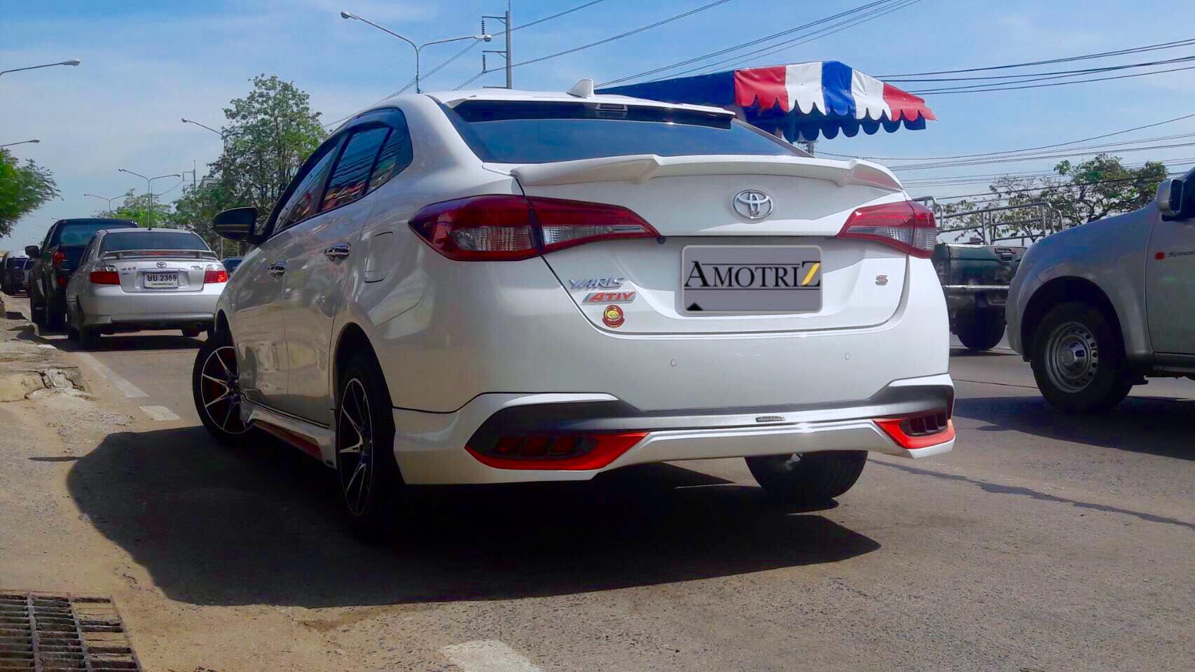 Toyota Yaris ATIV hatchback and sedan bodykits by Amotriz