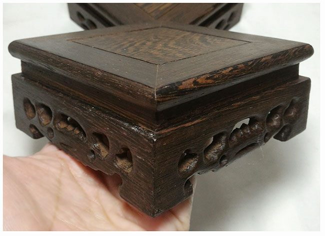 ฐานหรือกี๋ไม้ สี่เหลี่ยมเล็ก หน้าท๊อป 10cm อันละ