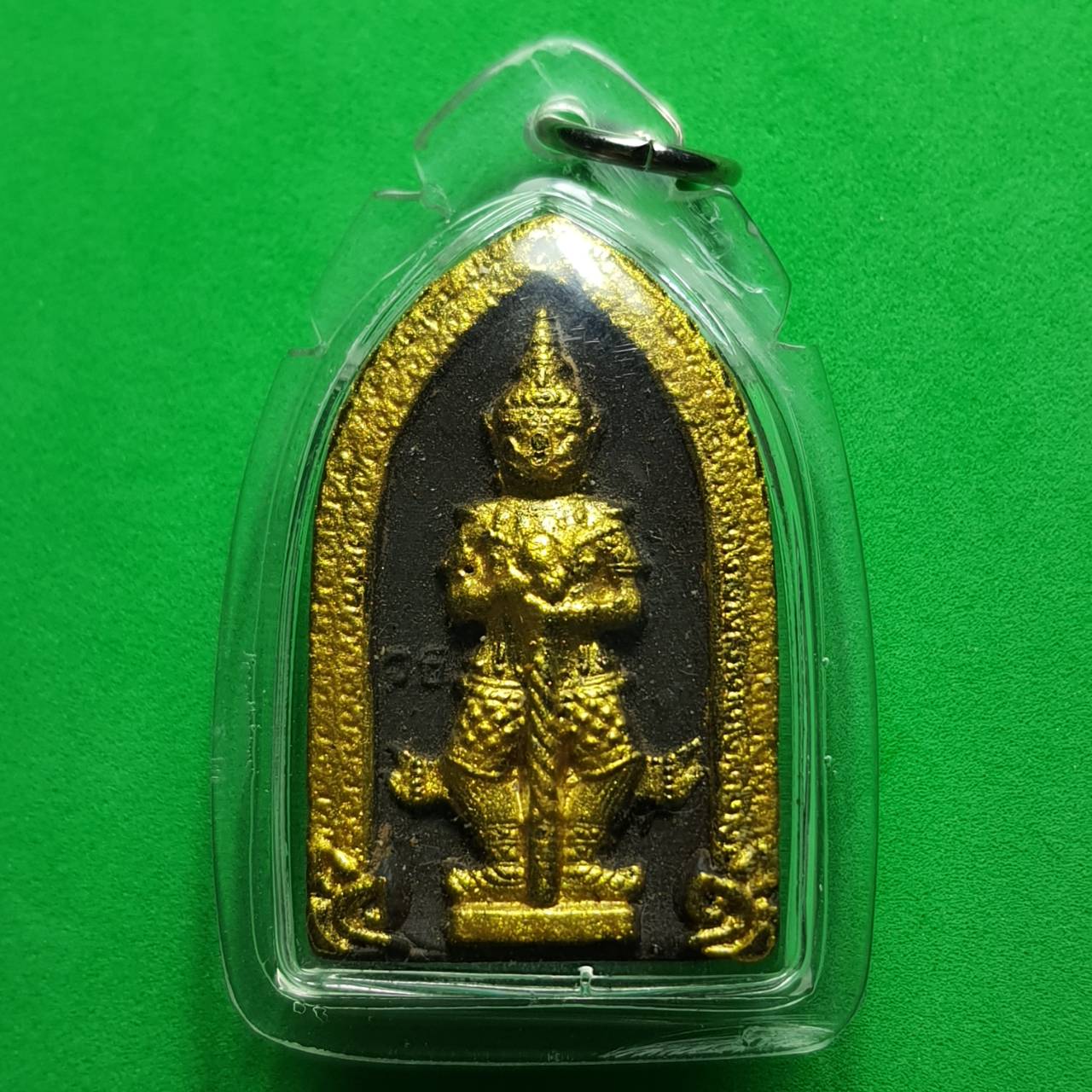 พระเครื่อง ท้าวเวสสุวรรณ เลี่ยมกรอบสีดำ แต่ง สีทอง รุ่น แก้ปีชง รวยไม่จบ จนไม่เป็น ภัยไม่มี ท้าวเวสสุวรรณ ท้าวเวสสุวัณ พระแท้ จี้ท้าวเวสสุวรรณ