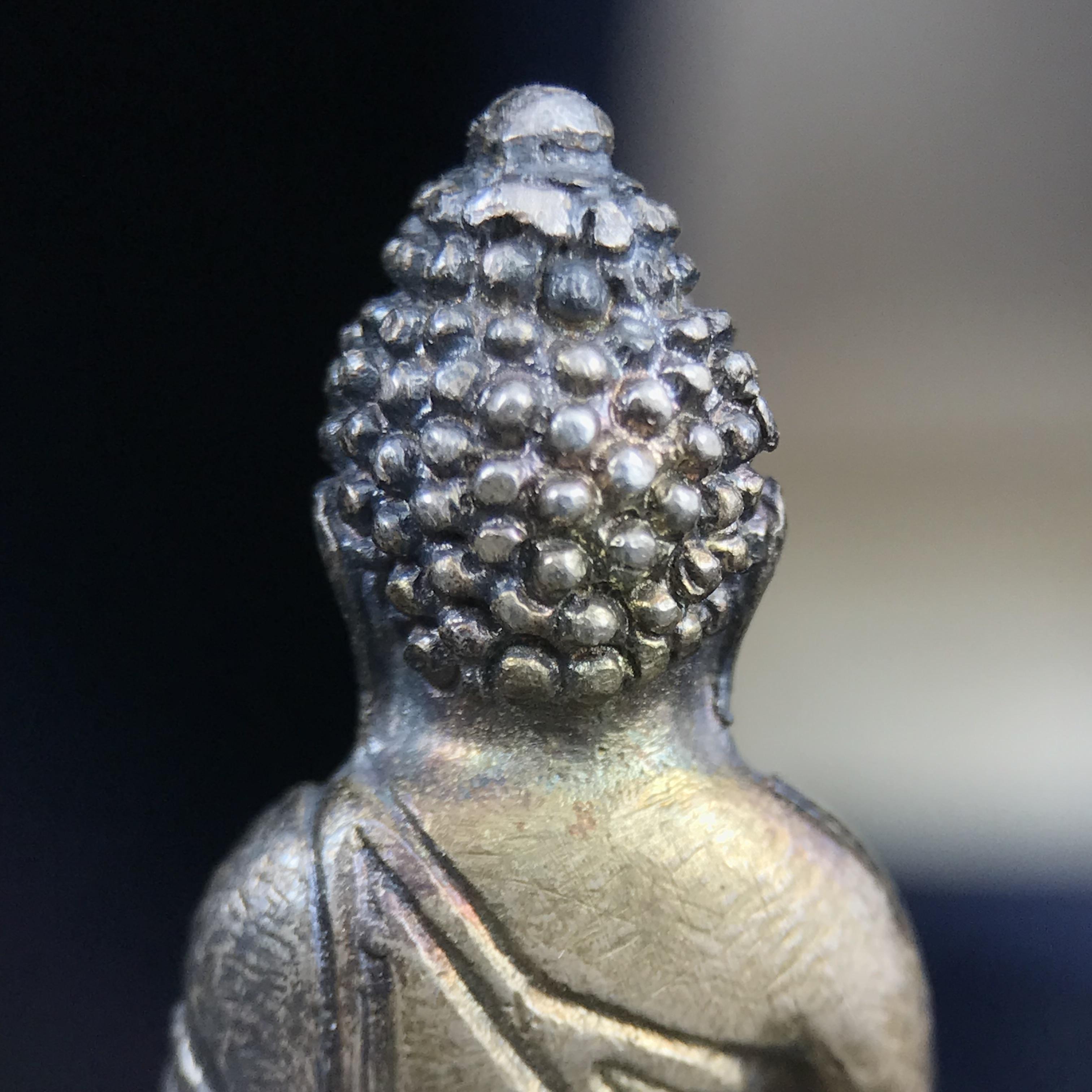 พระกริ่งศาสดา ภปร. วัดบวรนิเวศวิหาร ปี 2532 จัดสร้างในโอกาสสองทศวรรษรามาธิบดี เพื่อศูนย์การแพทย์สิริกิติ์ เนื้อเงิน(ผิวเดิมกลับดำสวยงาม) (พิธีใหญ่ มวลสารมงคล สวยงามเข้มขลัง)สมเด็จพระญาณสังวร สมเด็จพระสังฆราชฯเสด็จเททอง