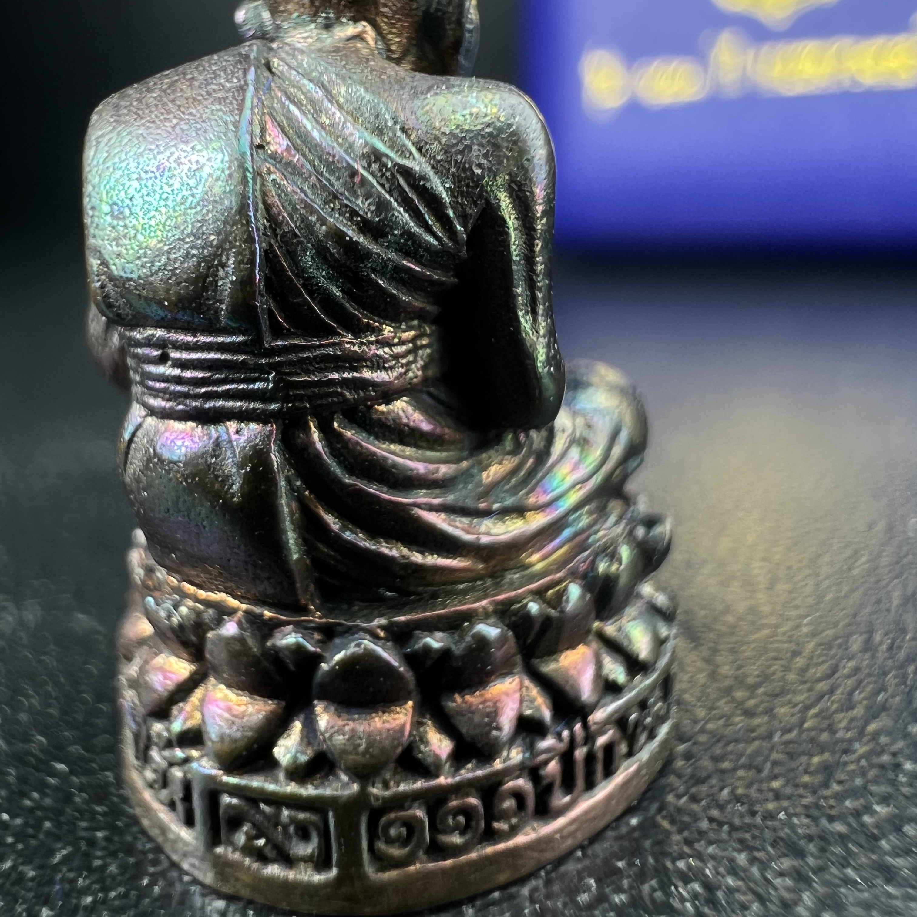 รูปเหมือนหล่อลอยองค์หลวงปู่ทวด รุ่น 111ปี กระทรวงกลาโหม เนื้อนวโลหะรมดำ-ปัดเงา ปี2540 พิธีใหญ่ เข้มขลัง นิยม พร้อมกล่องบรรจุเดิม(คัดสภาพสวยผิวเทพๆผิวรุ้งๆ)ทั้งพิธีทั้งพุทธศิลป์ทรงคุณค่าอีกหนึ่งรุ่นยอดนิยม