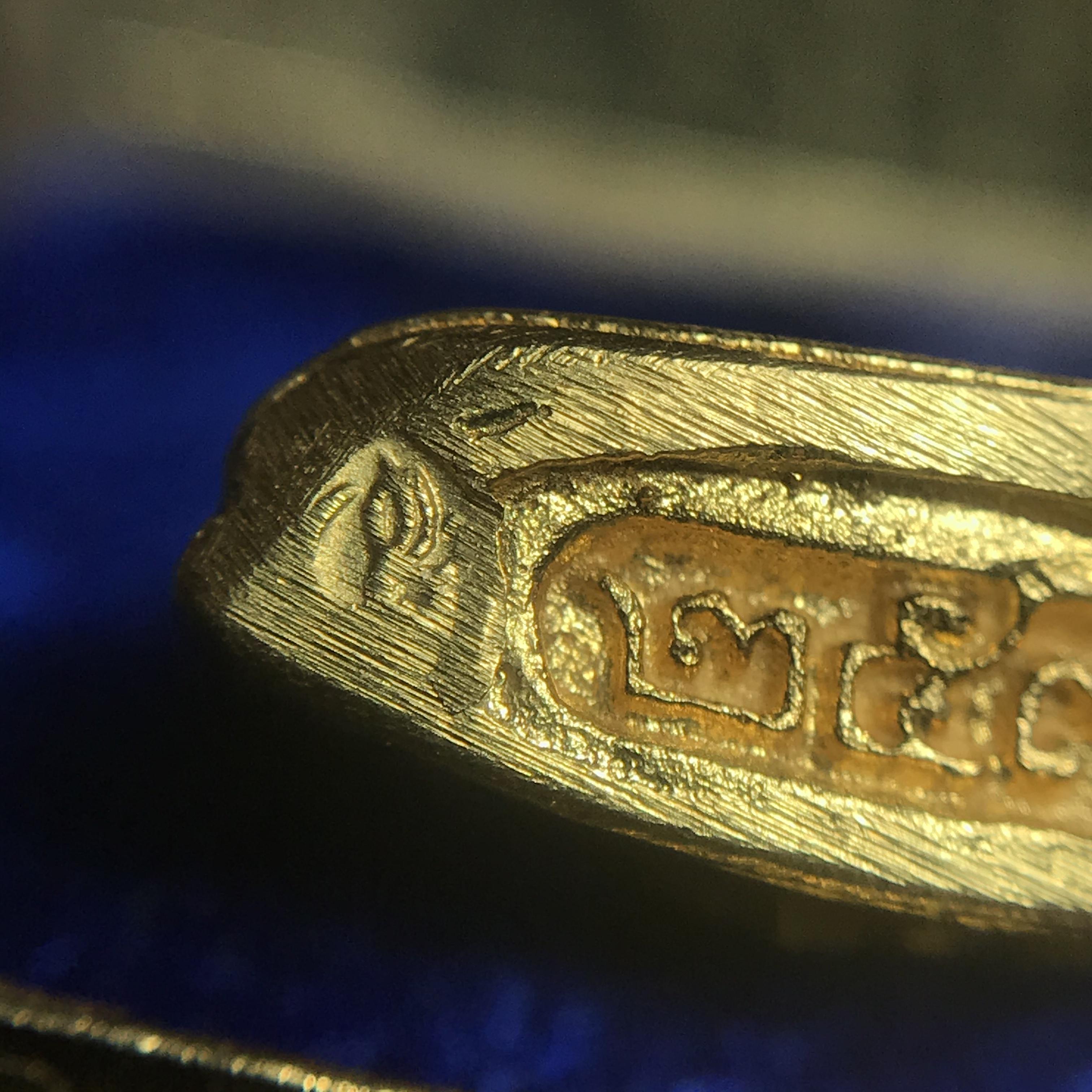 พระสมเด็จนางพญา ส.ก. ปี2535 เนื้อทองคำ พิมพ์ใหญ่ 5รอบพระราชินี หลวงปู่โต๊ะปลุกเสก(ในหลวงและพระราชินีเสด็จในพิธี) พร้อมกล่องบรรจุเดิม(นิยม)