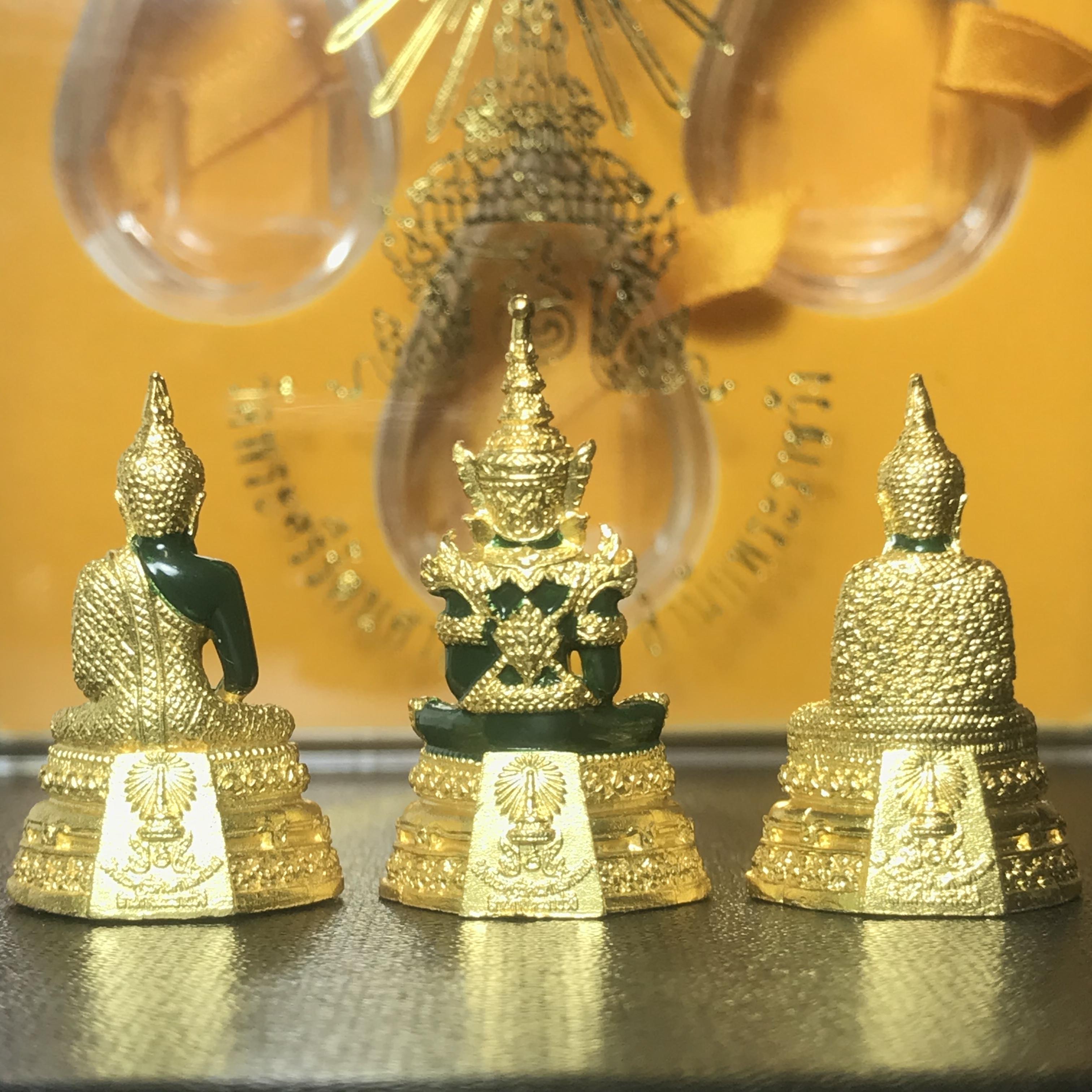 พระพุทธมหามณีรัตนปฏิมากร(พระแก้วมรกต) วัดพระศรีรัตนศาสดาราม สำนักพระราชวัง จัดสร้าง ชุด3 ฤดู ร้อน ฝน หนาว(บรรจุมวลสารใต้ฐาน)