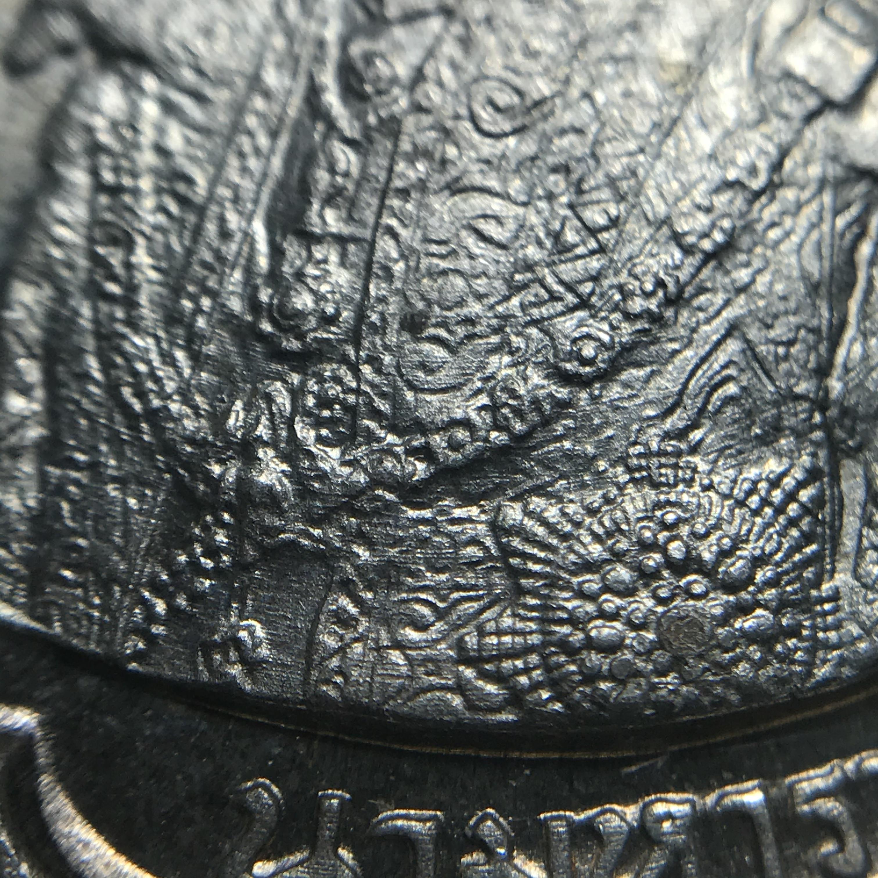 เหรียญนวมหาราชเฉลิมพระชนพรรษา 5 รอบ รัชกาลที่9 ปี 2530 เนื้อนวโลหะกล่องบรรจุเดิม(หายาก)(สภาพคัดสวย วงเดือน พระพักต์คมชัด)