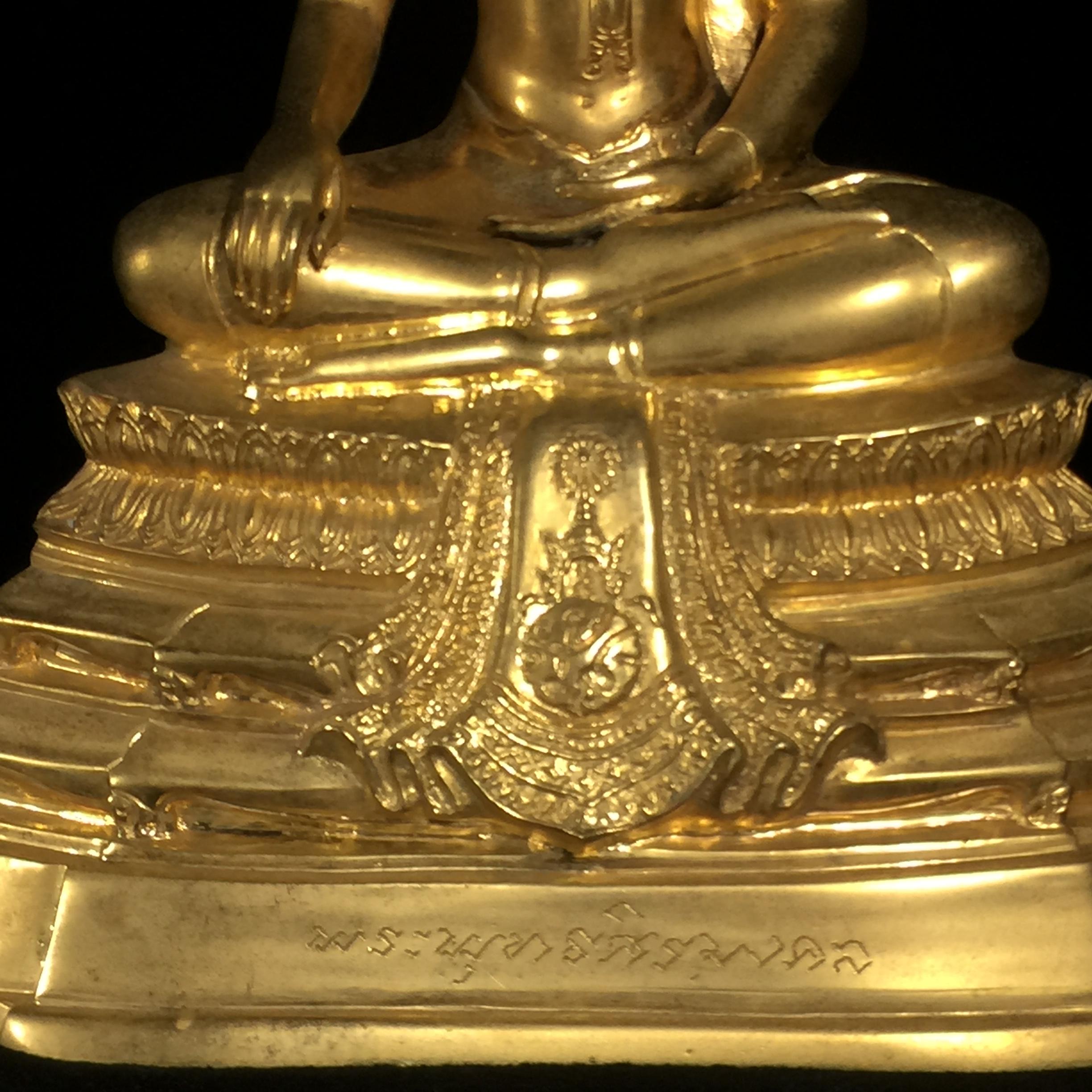 พระบูชาพระพุทธศิรมงคล ภปร. วัตถุมงคลคุ้มเกล้าปี2524 ของมูลนิธิคุ้มเกล้า โรงพยาบาลภูมิพลจัดสร้าง ขนาดหน้าตัก5นิ้ว(ในหลวงรัชกาลที่9 ทรงจุดไฟพระฤกษ์และเททอง พิธีใหญ่)ยอดนิยมหายาก