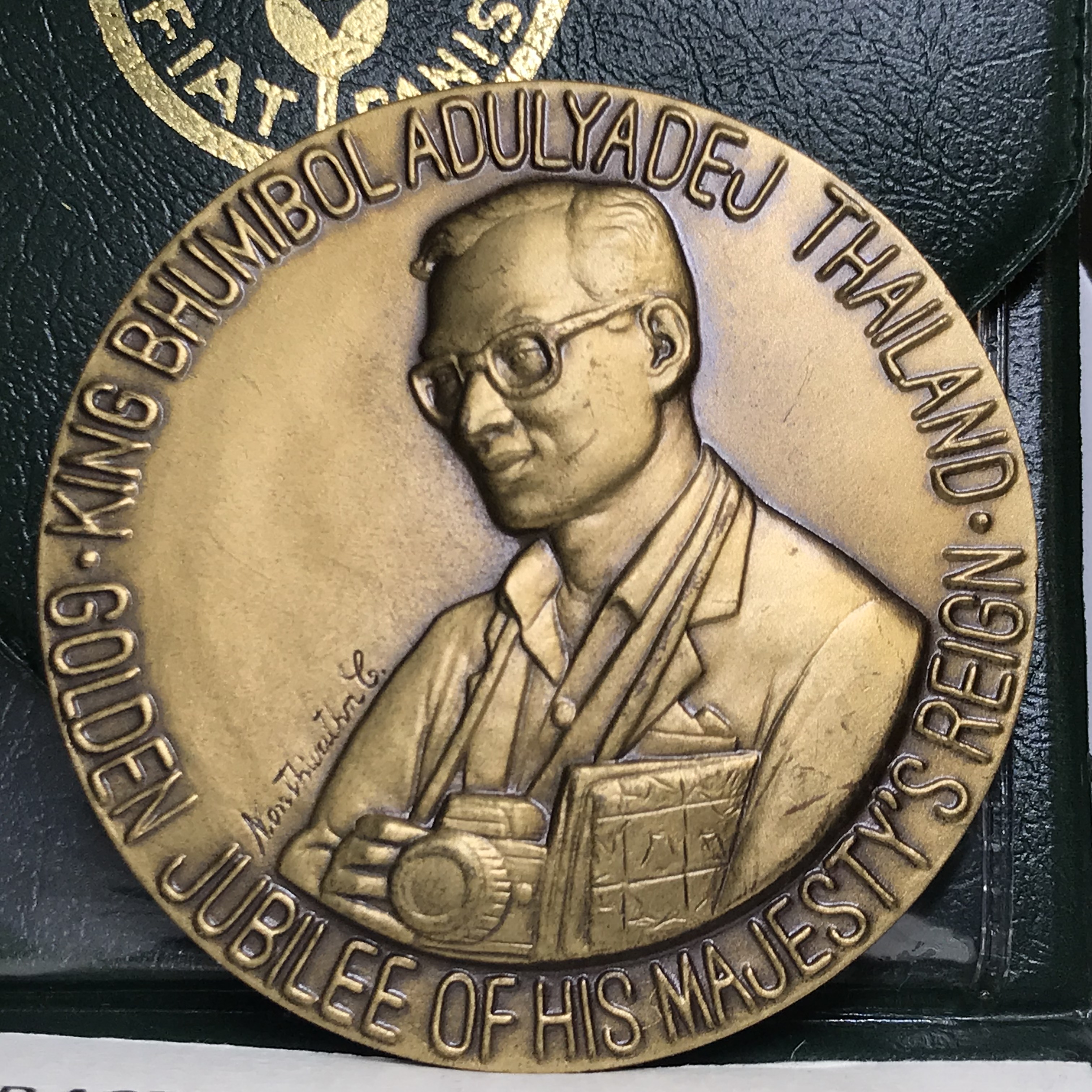 เหรียญอะกริคอลา FAO ปี 2539 เนื้อบรอนซ์ ขนาด 5 ซม. (ซองหนังบรรจุเดิมใบรับรองครบ)
