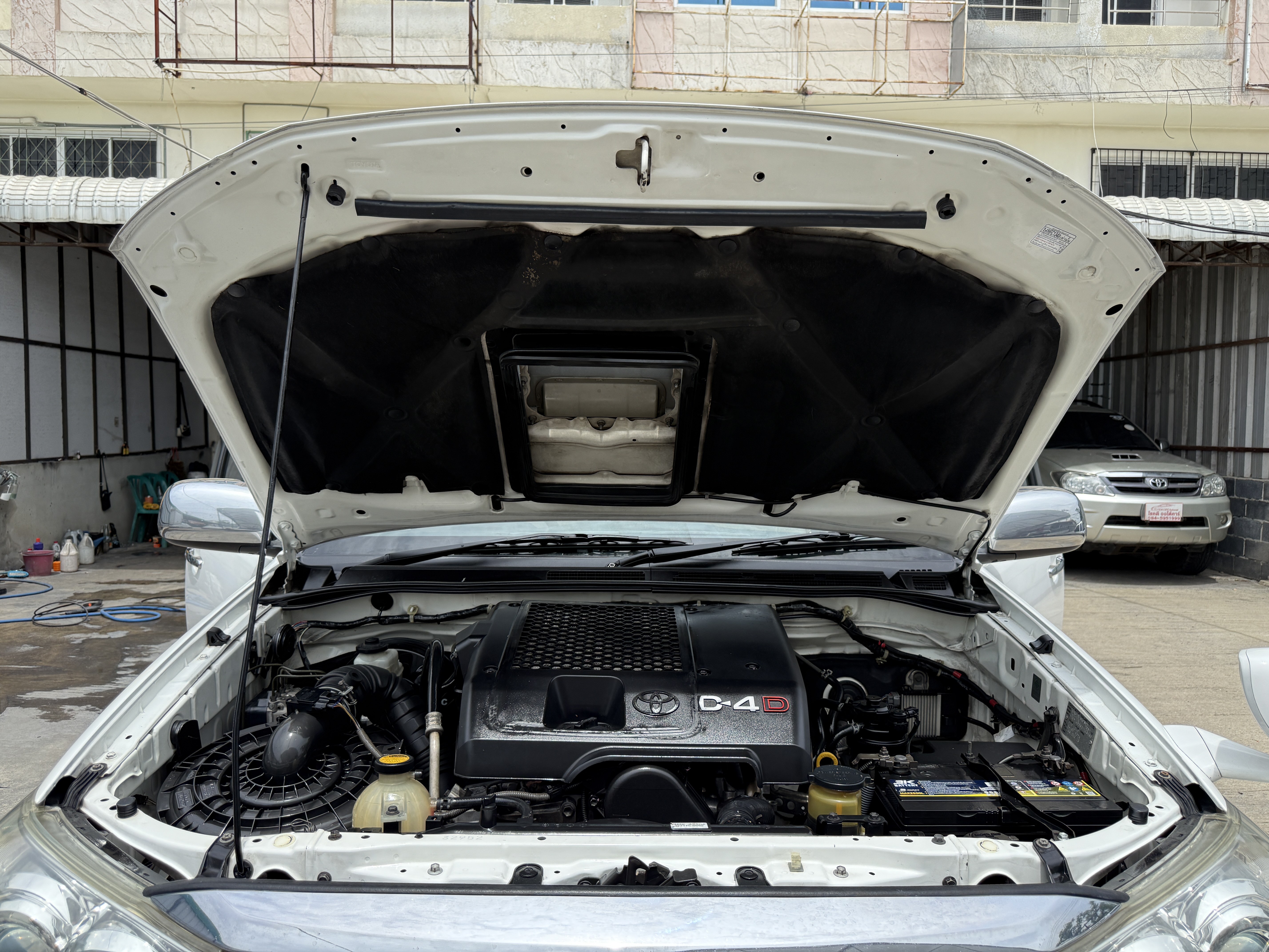 Toyota Fortuner 3.0 V 4WD TRD Sportivo At 2011 ขาว