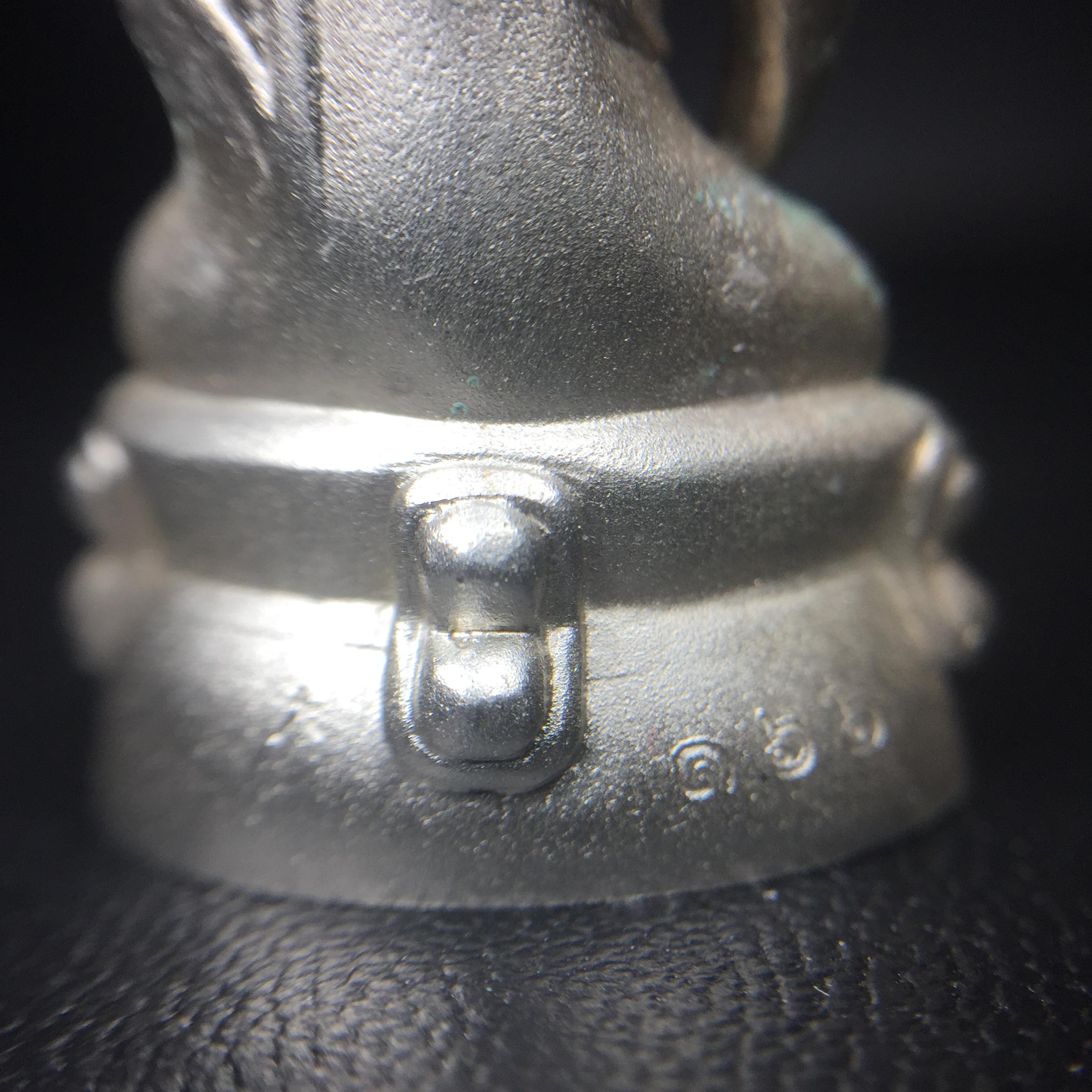 พระกริ่งสมเด็จญาณ วัดบวรนิเวศวิหาร เนื้อเงินบริสุทธิ์ 92.5% ตรากาญจนาภิเษกทองคำ(เนื้อทองคำแท้) พระราชทานแจกเมื่อ 3 ตุลาคม 2538 จัดสร้างในวโรกาส สมเด็จพระญาณสังวร สมเด็จพระสังฆราช ฉลองพระชนมายุครบ 82 พรรษา และฉลองครองราชสมบัติครบ 50 ปี รัชกาลที่ 9(หายาก)