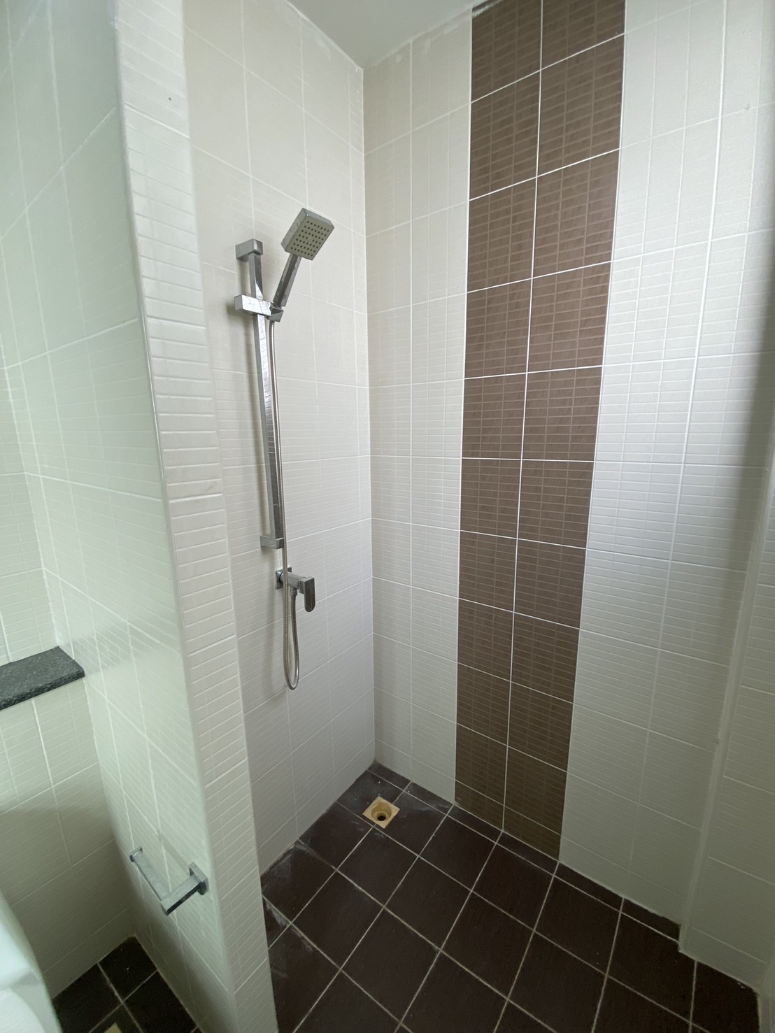 For Sales : Sea front, 2-Story commercial buildings, 3 Bedroom 6 Bathroom