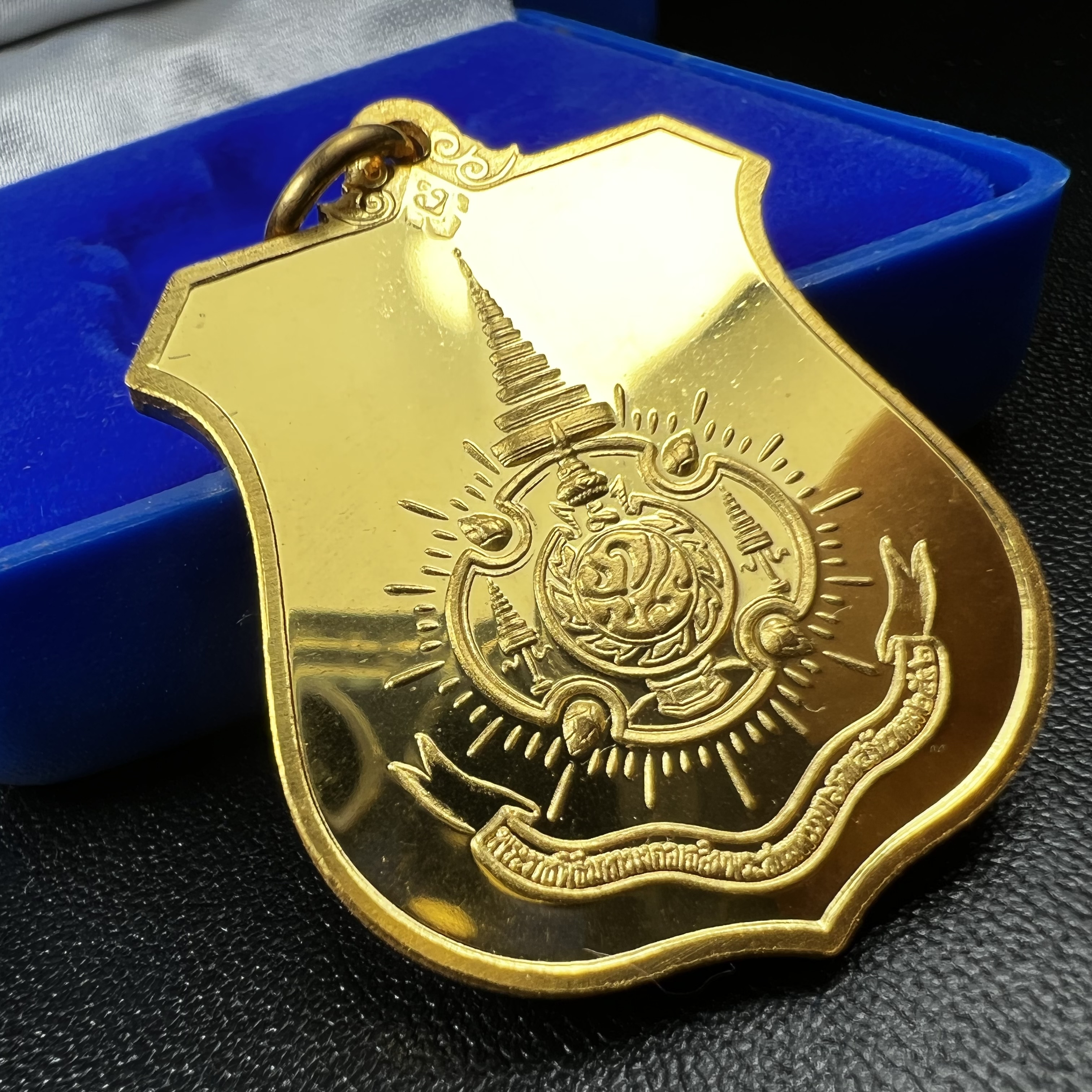 เหรียญมิ่งมหามงคล เฉลิมพระชนมพรรษา 6 รอบ72 พรรษา ในหลวงรัชกาลที่9 ปี 2542 เนื้อทองทิพย์ สภาพคัดสวยดุจทองคำซีนซองเดิมพร้อมกล่องบรรจุเดิม