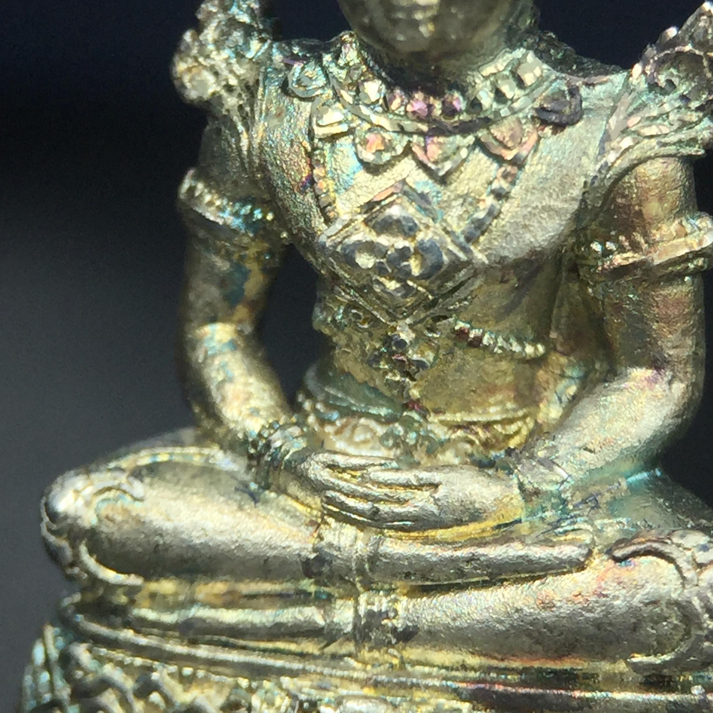 พระแก้วมรกต กรมสรรพสามิตจัดสร้างขึ้นเนื่องในโอกาสครบรอบ 64 ปีของกรมสรรพสามิต และเนื่องในวโรกาสที่พระบาทสมเด็จพระเจ้าอยู่หัวทรงครองราชย์ครบ50ปีเมื่อ พ.ศ.2539 เนื้อเงินทรายนวลขัดเงา(ผิวเดิมๆขึ้นสีรุ้งธรรมชาติสวย(สเน่ห์พระเนื้อเงินสีสันที่ธรรมชาติสรรค์สร้าง)