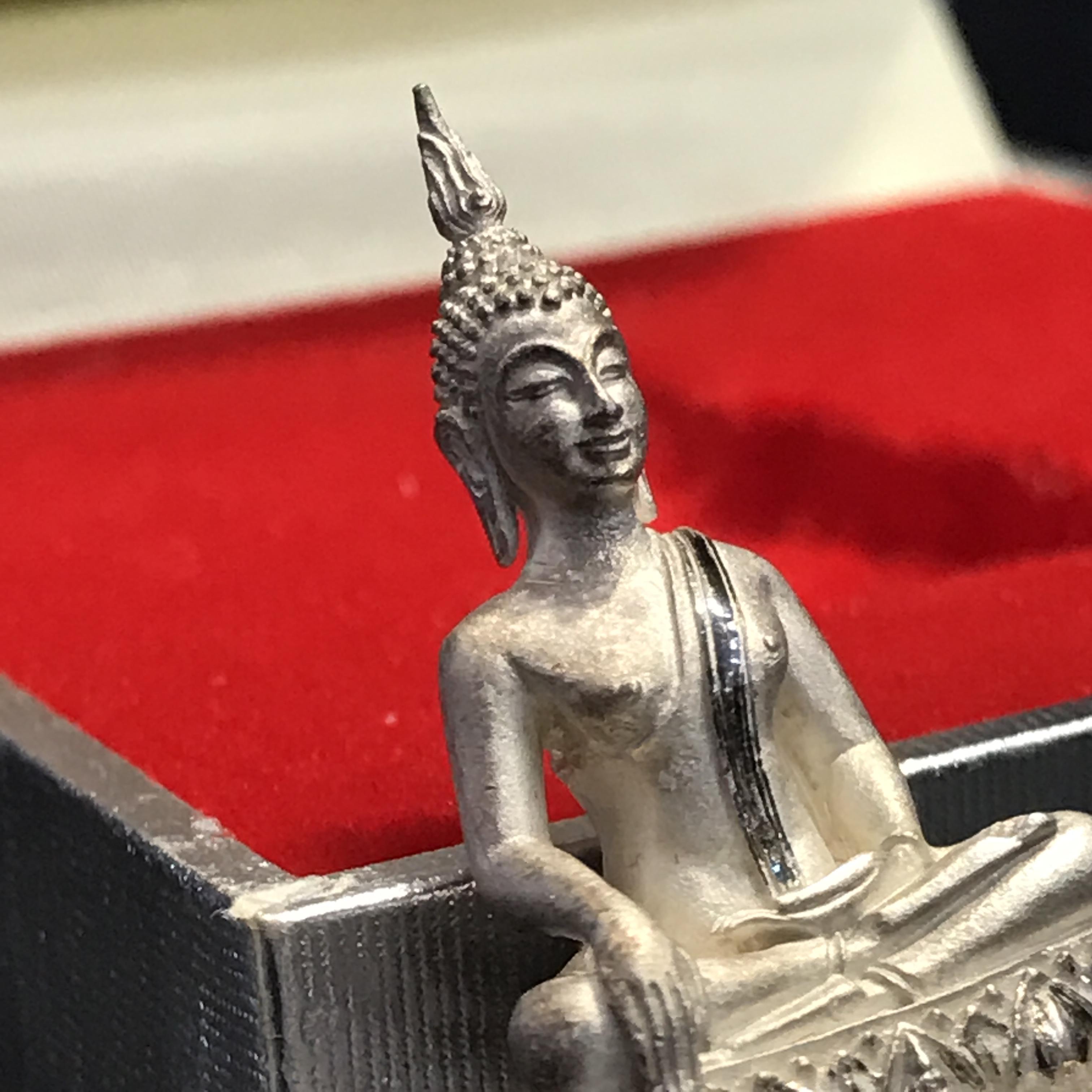 พระกริ่งพระพุทธนวราชบพิตร ปี2540 เนื้อเงินพร้อมกล่องบรรจุเดิม