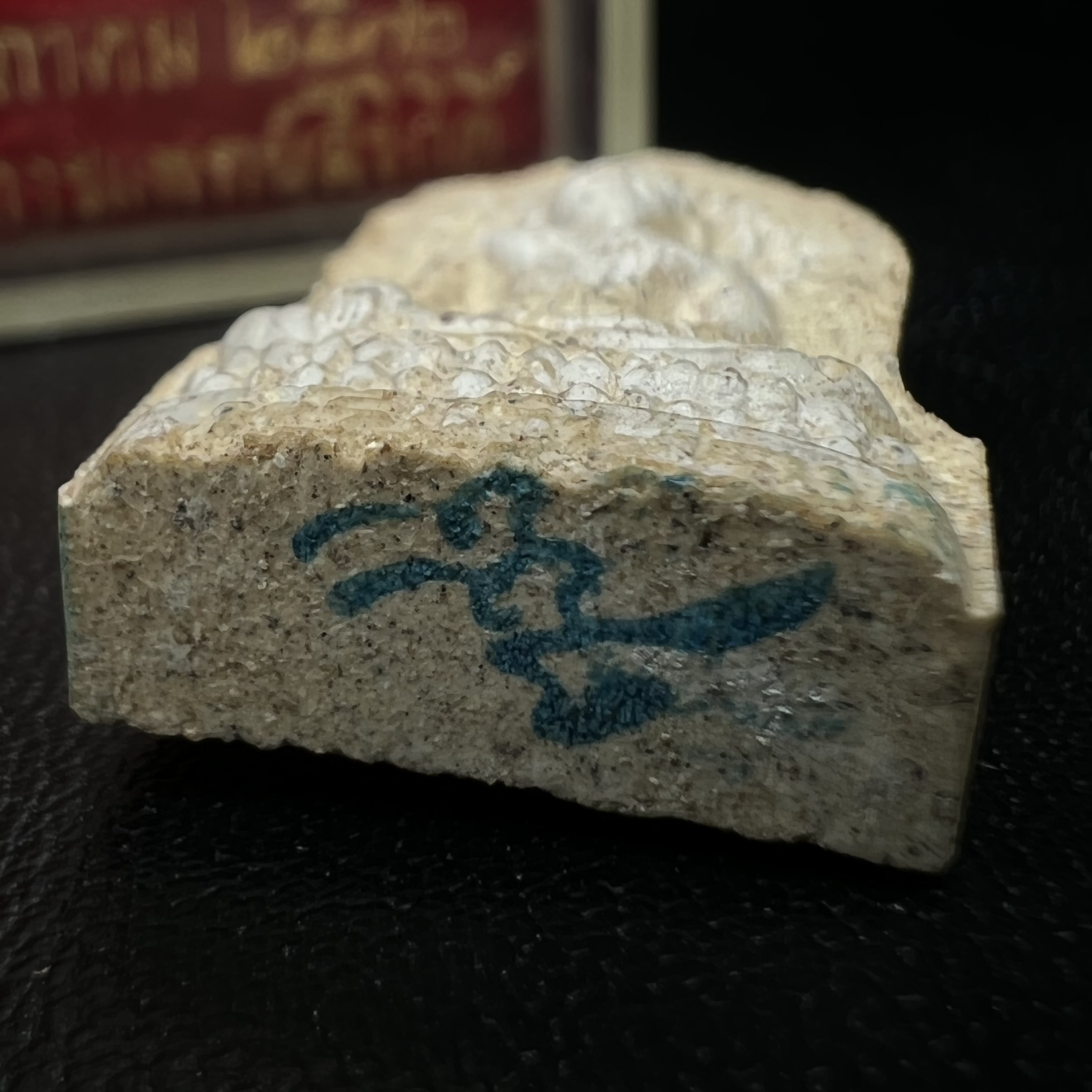 พระผงพระศาสดา หลัง ภปร. พิมพ์ใบเสมา วัดบวรนิเวศวิหาร ปี 2532 จัดสร้างในโอกาสสองทศวรรษรามาธิบดี เพื่อศูนย์การแพทย์สิริกิติ์ เนื้อผงพุทธคุณ มวลสารจิตรลดาพระราชทาน เส้นพระเกศาสมเด็จพระสังฆราช(พิธีใหญ่ มวลสารมงคล สวยงามเข้มขลัง)พร้อมกล่องบรรจุเดิม