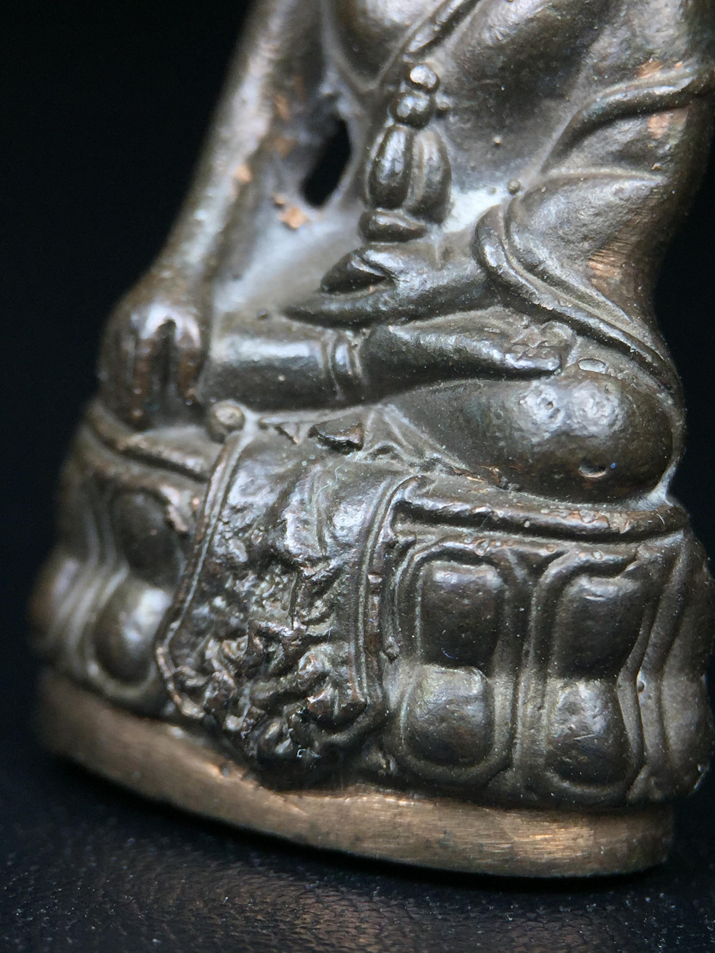 พระกริ่ง ภปร. 60 ปี ธรรมศาสตร์ สร้างเป็นที่ระลึกการสถาปนาครบรอบ 60 ปี มหาวิทยาลัยธรรมศาสตร์ ปี 2537(ในหลวงรัชกาลที่9 เสด็จเป็นประธานในพิธี)(พิธีใหญ่ เกจิที่มีชื่อเสียงมาร่วมปลุกเสกจำนวนมาก ชนวนมาลสารเก่าเข้มขลัง )**ของดีธรรมศาสตร์ที่ศิษย์เก่าไม่ควรพลาด**