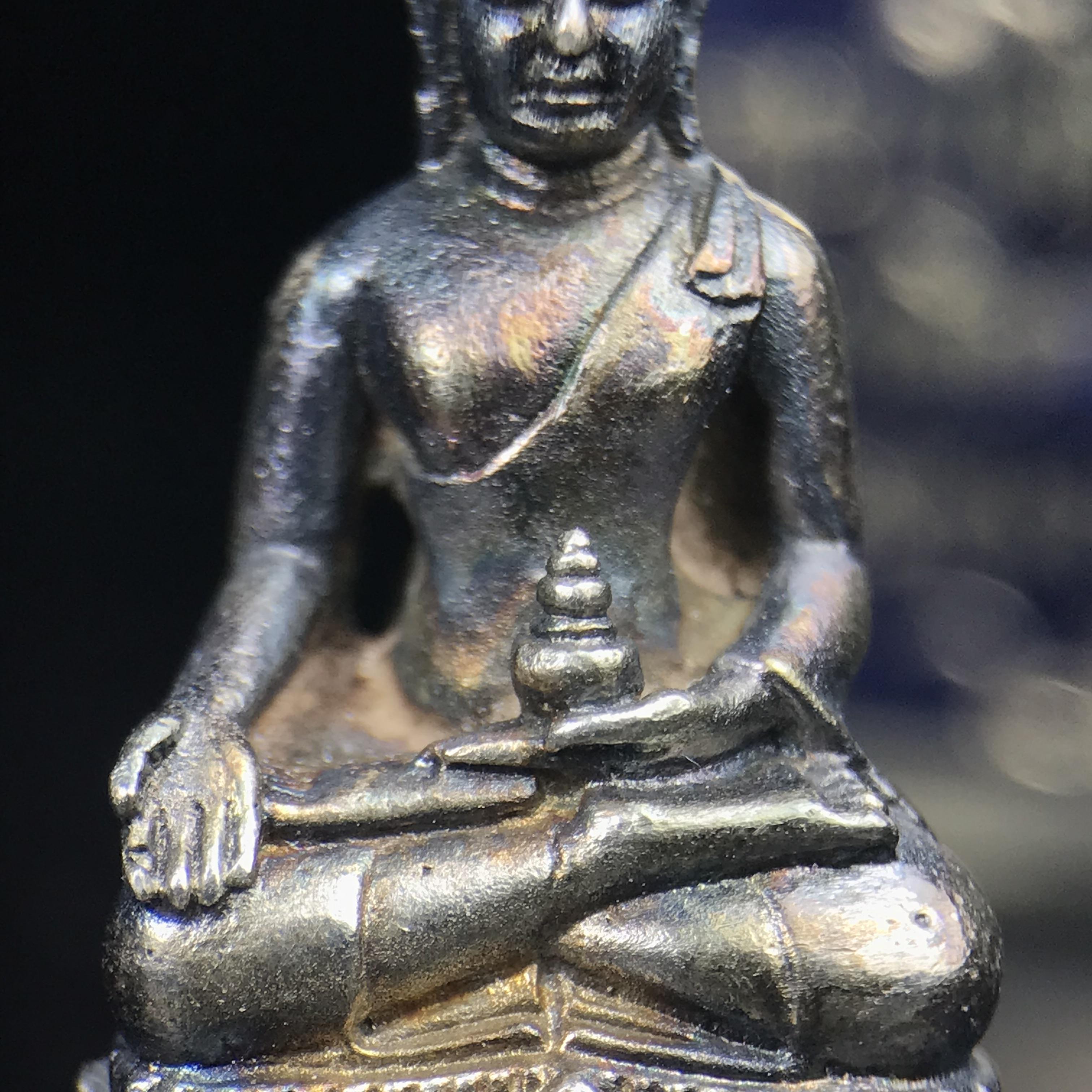 พระกริ่งไพรีพินาศ ภปร. รุ่นแรกของประเทศไทย วัดปทุมวนาราม ปี 2535 เนื้อเงิน(ผิวเดิม ผิวขึ้นรุ้งทั่วองค์ สวย งดงาม)(เข้มขลังทรงอานุภาพยิ่งใหญ่ กำราบศัตรูพ่ายสิ้น) ขนาดสูง 3 ซม. พร้อมกล่องบรรจุเดิมครบสมบูรณ์ (ในหลวงรัชกาลที่9เสด็จเททอง)(1ใน3000องค์)นิยมหายาก