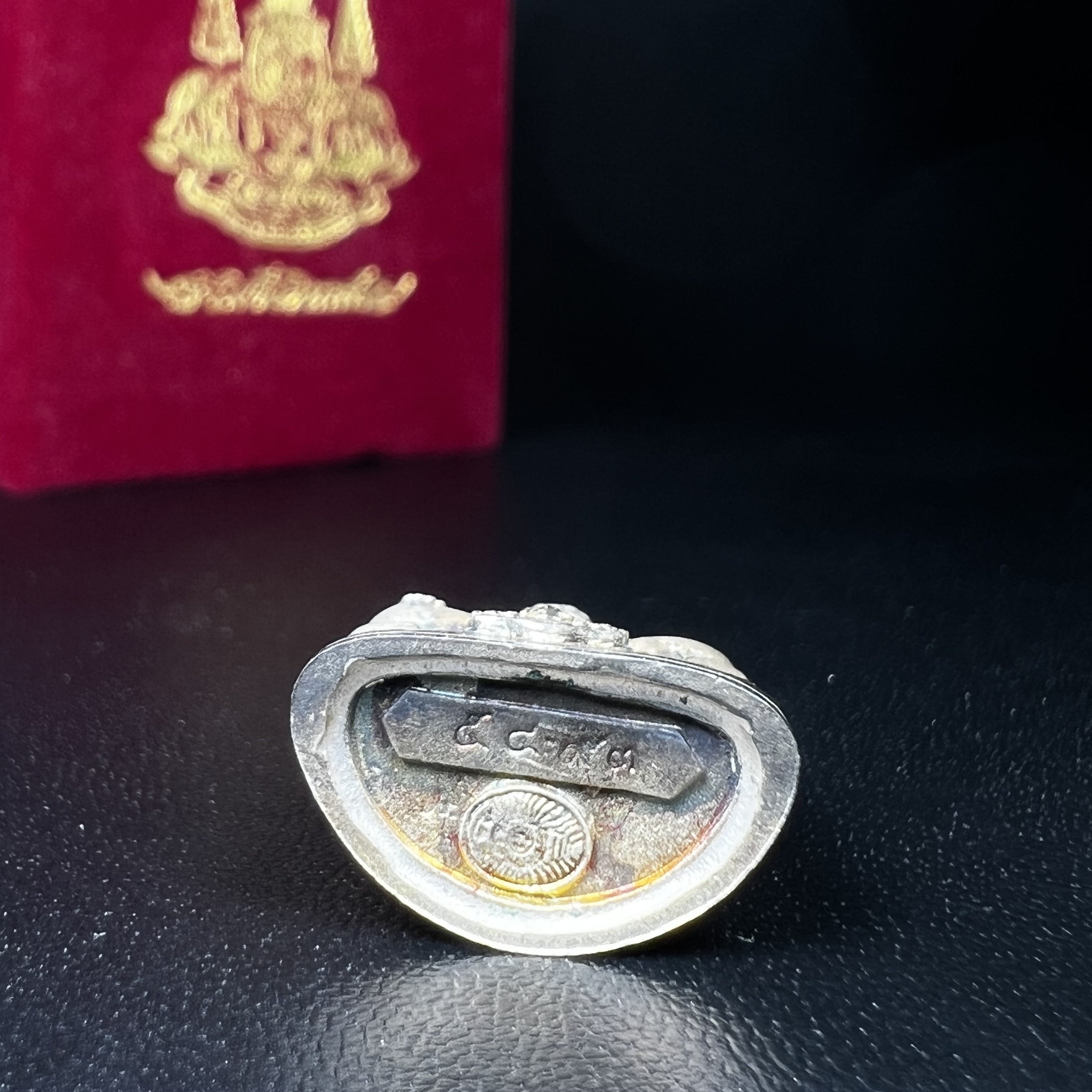 พระกริ่งไพรีพินาศ ตรากาญจนาภิเษก วัดบวรนิเวศวิหาร ที่ระลึกในหลวงรัชกาลที่9 ครองสิริราชสมบัติครบ 50 ปี เนื้อเงิน(สภาพผิวเดิม ขึ้นสีรุ้งธรรมชาติ สวยแบบนิยม)พร้อมกล่องบรรจุเดิม หมายเลข 5493