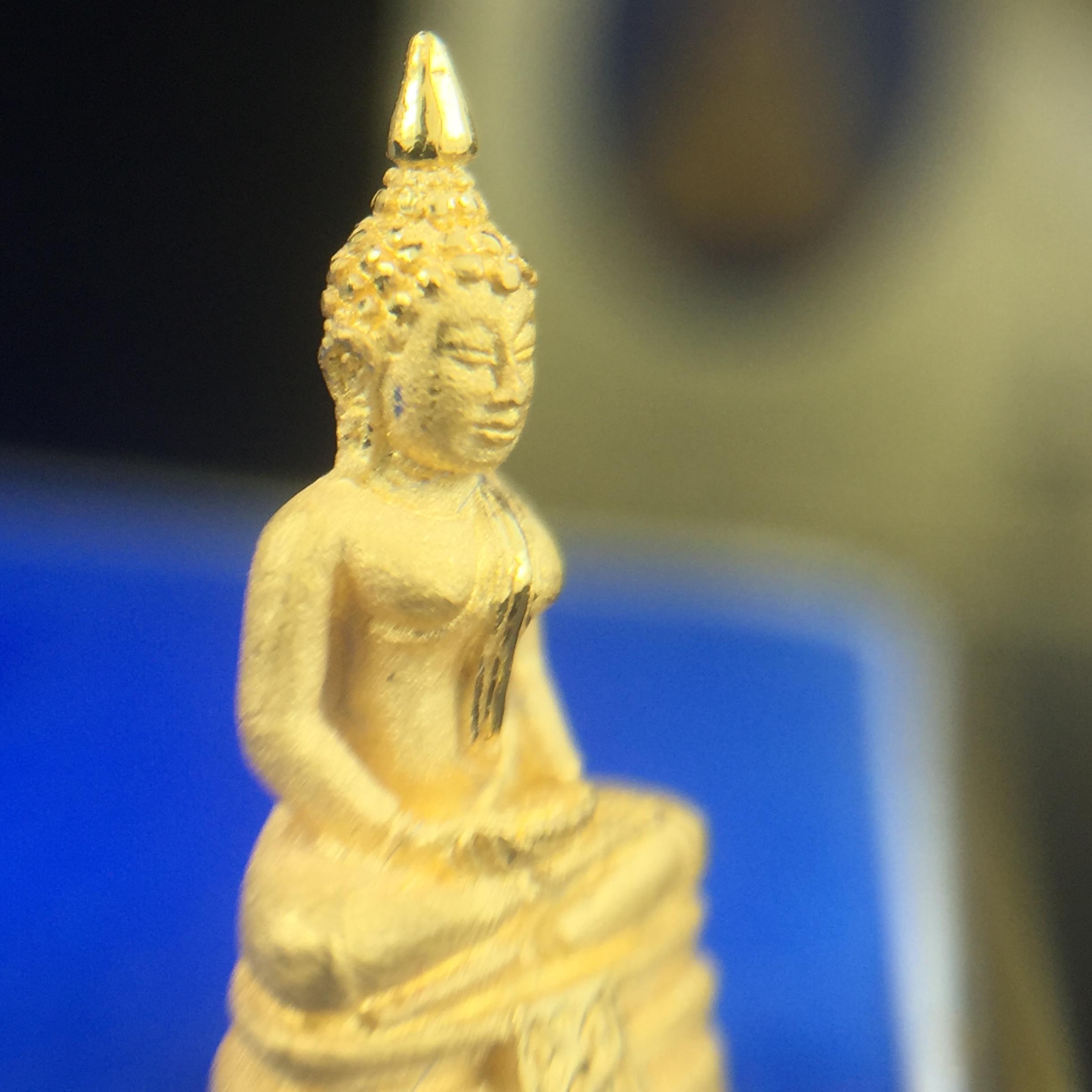 พระพุทธโสธร(หลวงพ่อโสธร) รุ่นสร้างอุโบสถ ปี2539 เนื้อทองคำ ลอยองค์พิมพ์เล็ก(หายาก) สภาพสวยเดิมกล่องบรรจุการ์ดใบรับรองเดิมครบสมบูรณ์