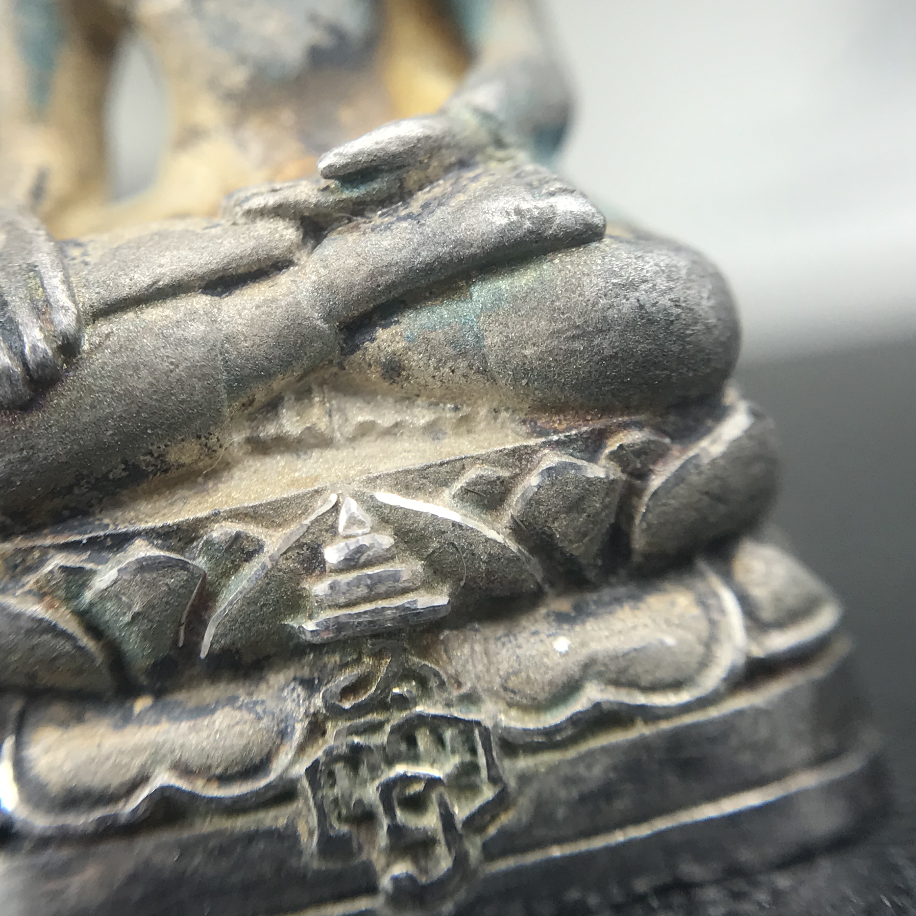 พระกริ่งไพรีพินาศ ญสส.มูลนิธิพิทักษ์ดวงตาประชาชน ฉลองศิริราชสมบัติครองราชย์ 50 ปี เนื้อเงิน(ผิวเดิม ขึ้นรุ้งธรรมชาติ แบบนิยม สวยมาก) พร้อมกล่องบรรจุเดิมและการ์ดใบรับรองเดิมครบ