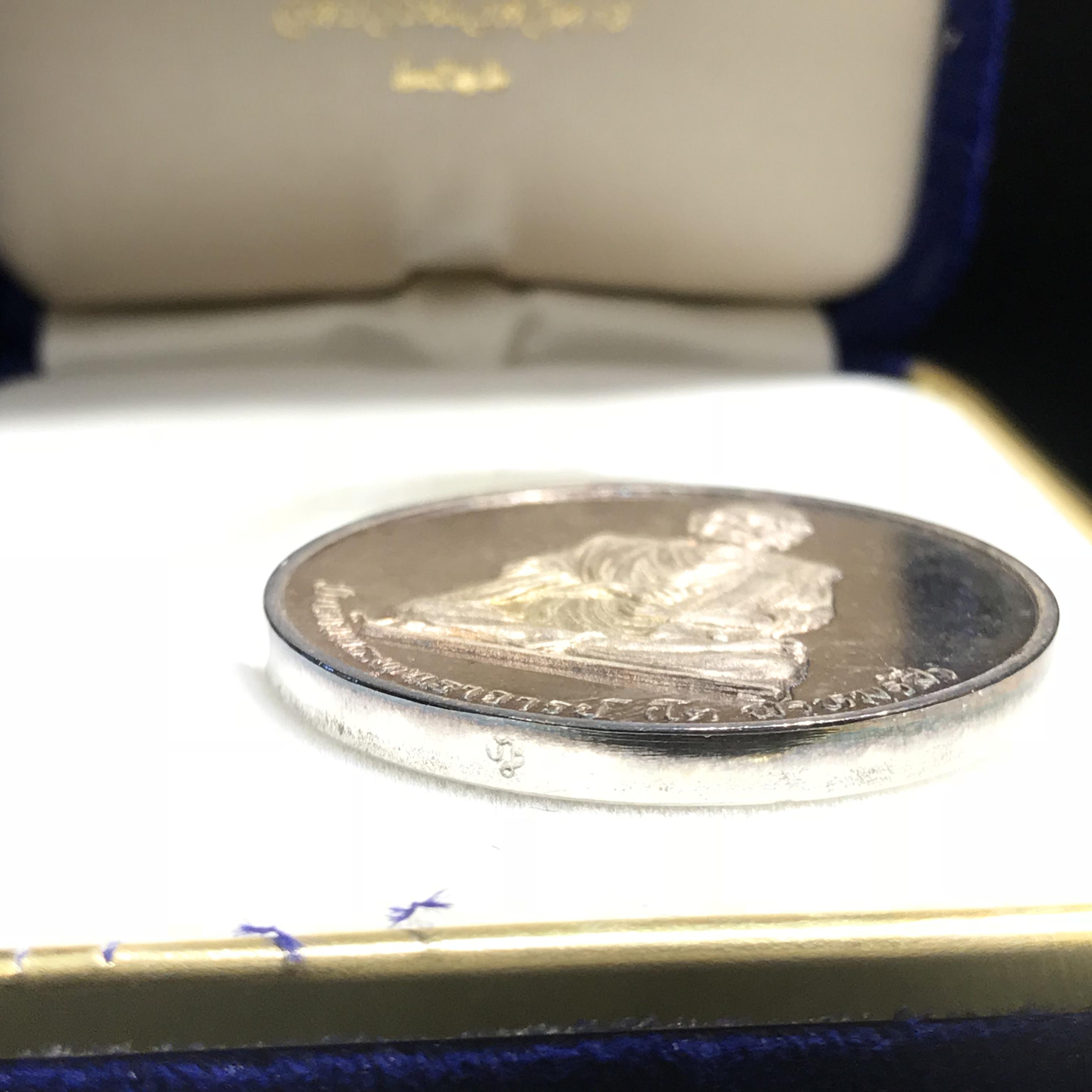 เหรียญรูปเหมือนสมเด็จพุฒาจารย์ (โต พรฺหมฺรํสี) วัดบวรนิเวศวิหาร เนื้อเงิน ปี2536