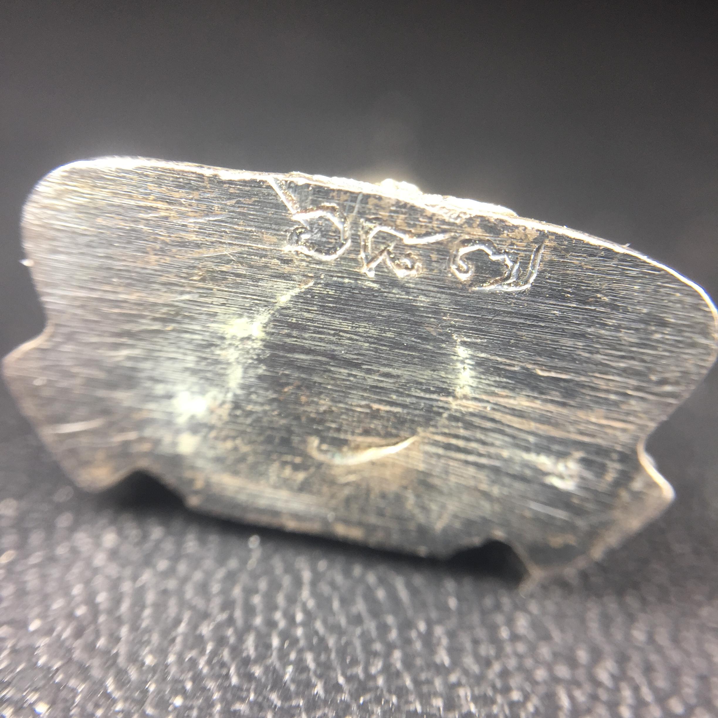 พระกริ่งพระพุทธชินราช มวก. วัดเบญจมบพิตร ปี 2519 เนื้อเงินสภาพสวยผิวเดิม หมายเลข687(ในหลวงรัชกาลที่9และราชินีเสด็จฯเททอง)(พิธีใหญ่ เกจิอาจารย์ในยุคยอดนิยมร่วมปลุกเสก)