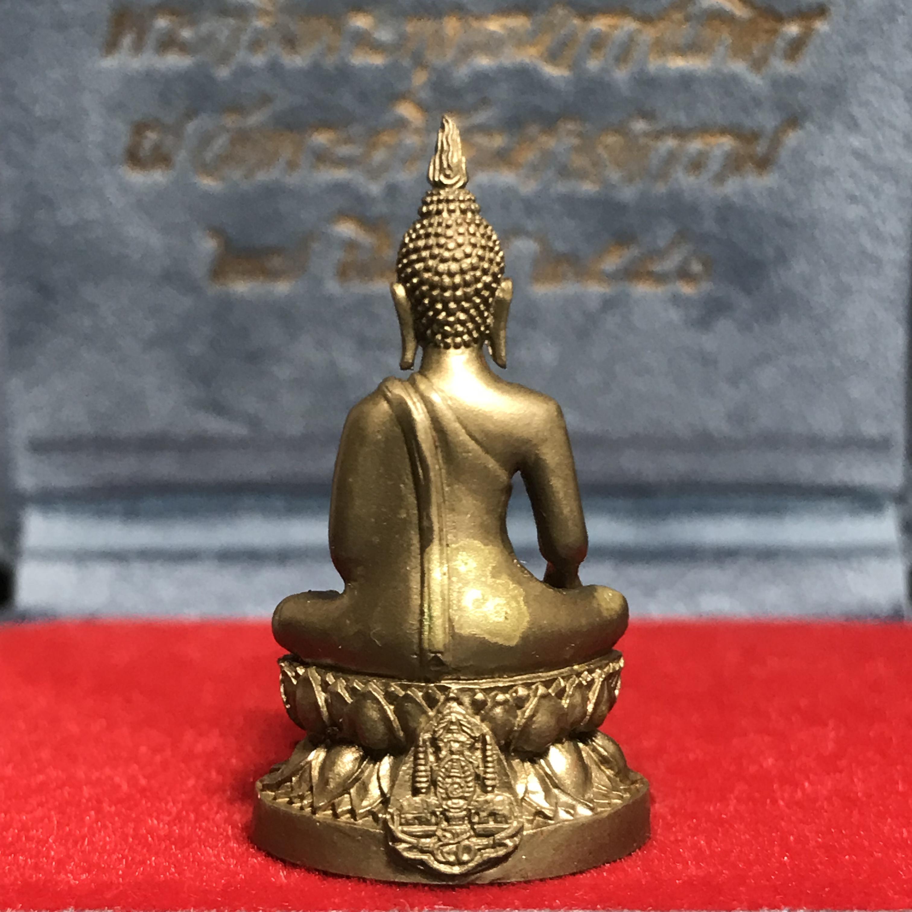 พระกริ่งพระพุทธนวราชบพิตร ครองสิริราชสมบัติครบ 50 ปี พ.ศ.2540 เนื้อทอง93 ชุดพระราชทาน(หายาก)