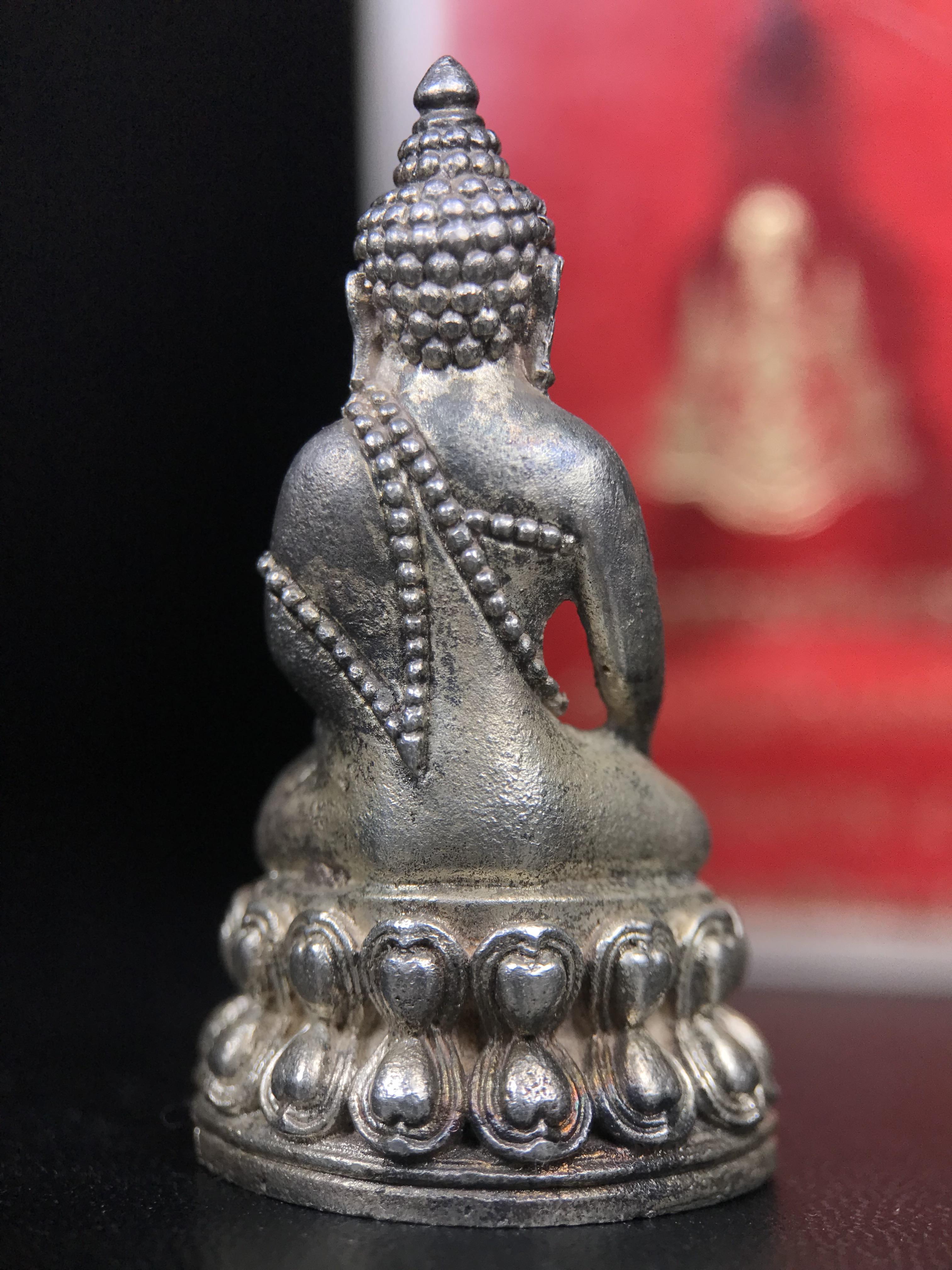 พระกริ่งปรมาภรณ์พุทธปัญญา(พระกริ่งศรีนคร 2) จัดสร้างเนื่องในมหามงคลสมัยเฉลิมพระชมน์พรรษา 5 รอบ องค์พระบาทสมเด็จพระเจ้าอยู่หัวรัชกาลที่9 ปี 2530 เนื้อเงิน (ออกแบบโดยนายช่างเกษม มงคลเจริญ มีพระอาจารย์ไสว วัดราชนัดดา กรุงเทพ เป็นเจ้าพิธีครั้งสุดท้าย)