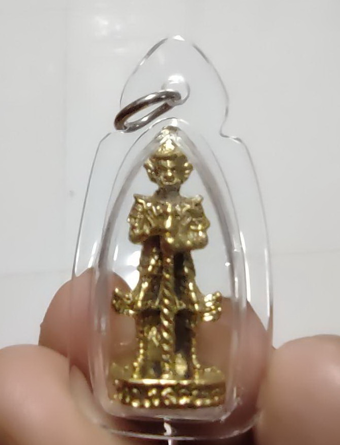 พระเครื่อง ท้าวเวสสุวรรณ สองหน้า หน้าเทพ หน้ายักษ์ เนื้อทองเหลือง อัดกรอบพลาสติกกันน้ำ ขนาด 4 ซม.