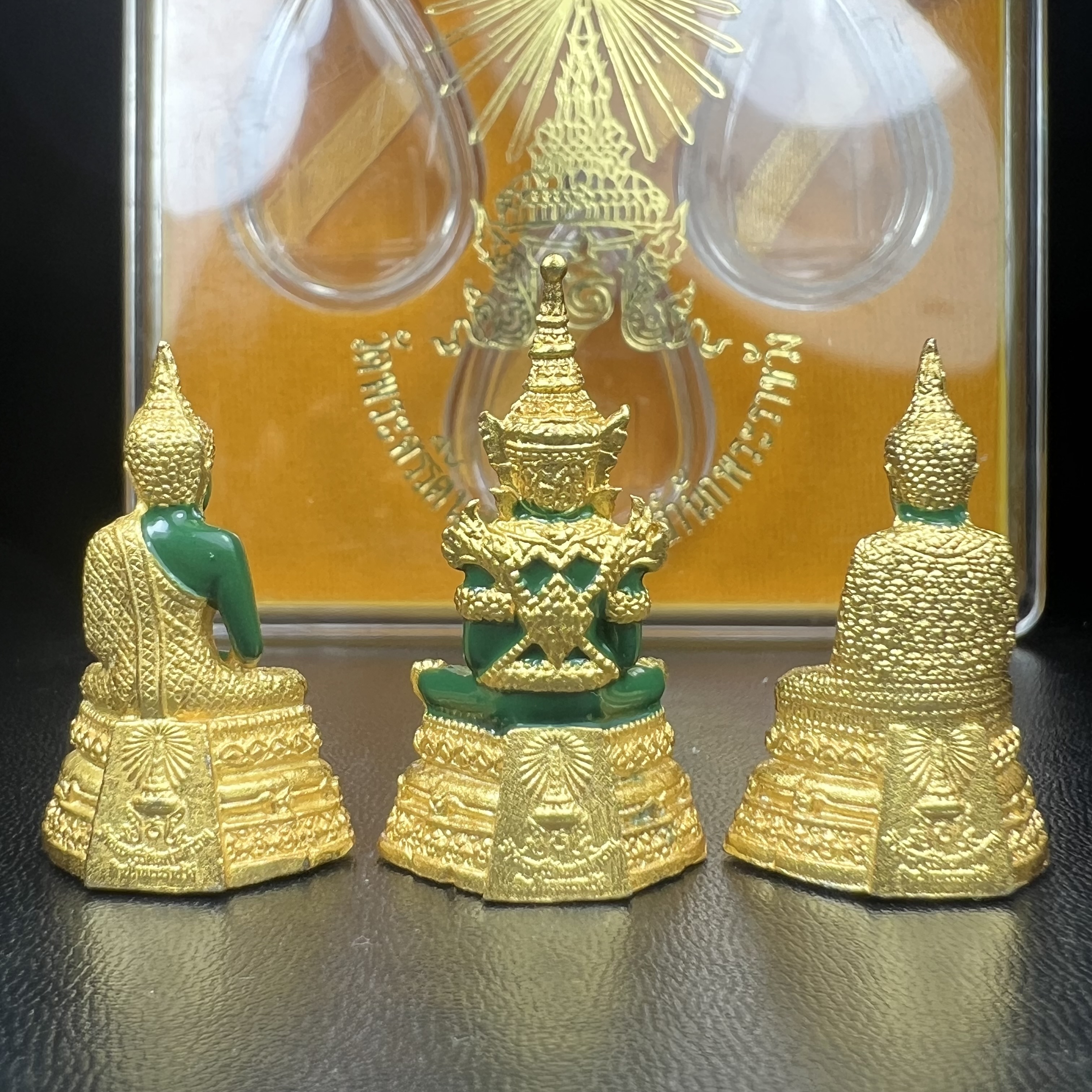 พระพุทธมหามณีรัตนปฏิมากร(พระแก้วมรกต) วัดพระศรีรัตนศาสดาราม สำนักพระราชวัง จัดสร้าง ชุด3 ฤดู ร้อน ฝน หนาว(บรรจุมวลสารใต้ฐาน)