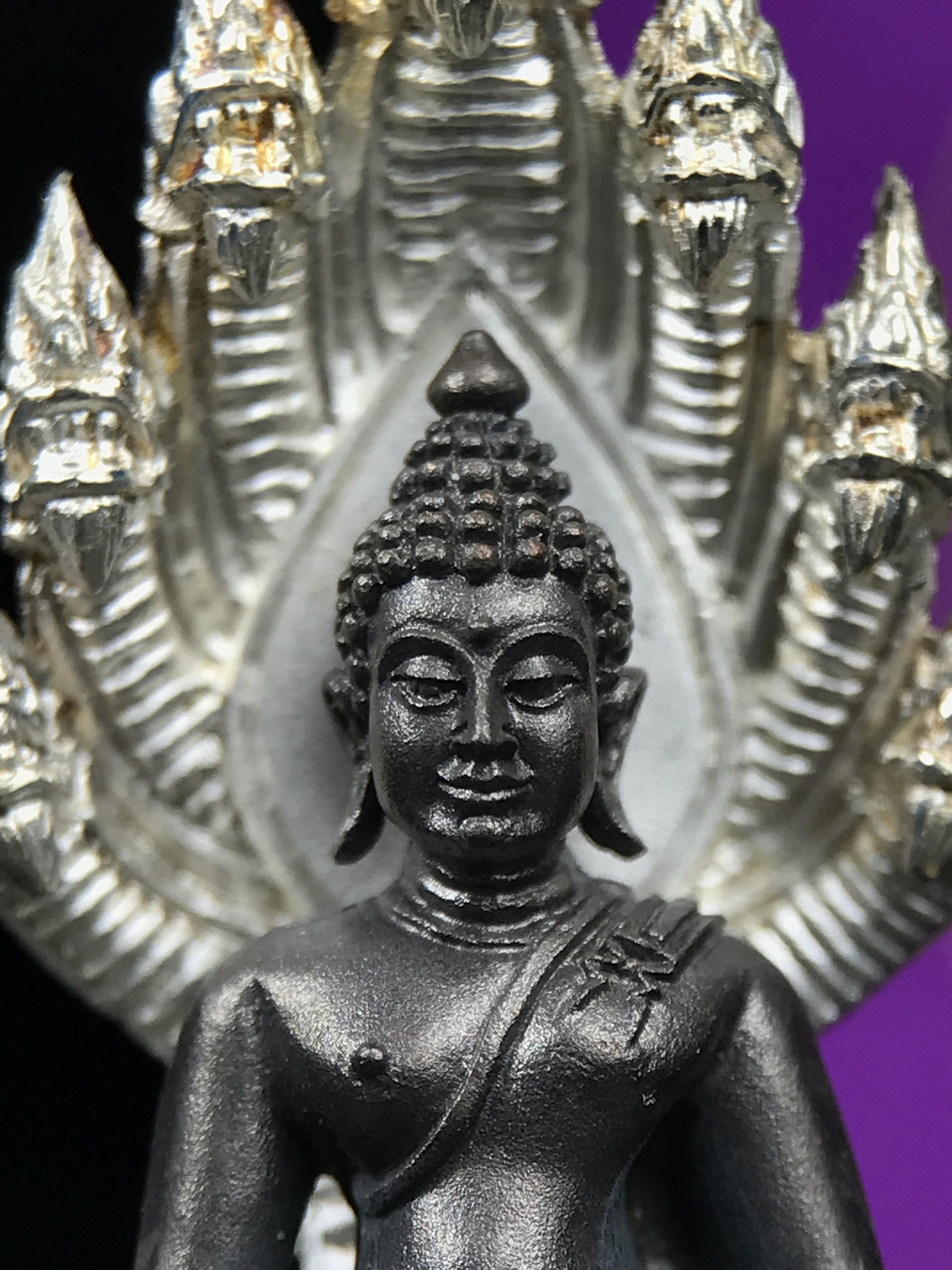 พระนาคปรก สธ. รุ่นสร้างพระอุโบสถเฉลิมพระเกียรติ 4 รอบ 84 พรรษา สมเด็จพระเทพรัตนราชสุดาฯ วัดบวรนิเวศวิหาร ปี 2543 พิมพ์ใหญ่ องค์พระเนื้อนวโลหะ ฐานนาคปรกเนื้อเงิน(สภาพ สวย )พิธีใหญ่ พุทธศิลป์งดงาม หายาก(องค์หมายเลขสวย ๒๖๖) (1 ใน 1999 องค์)