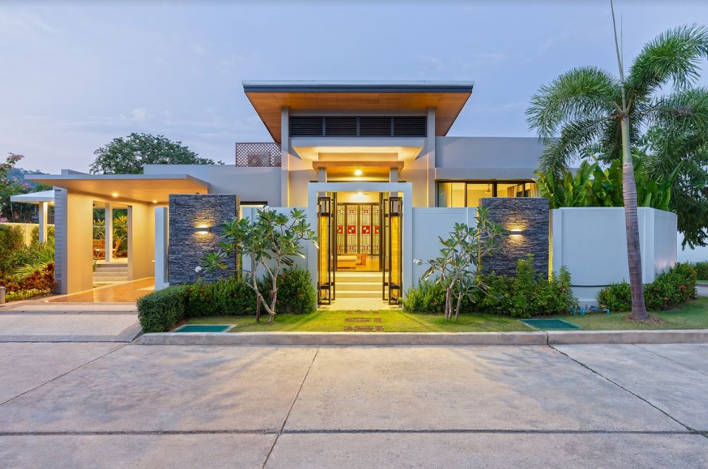 For Rent : Nai Harn, Luxury Modern Pool Villa, 3 Bedrooms 3 Bathrooms, Garden view.
