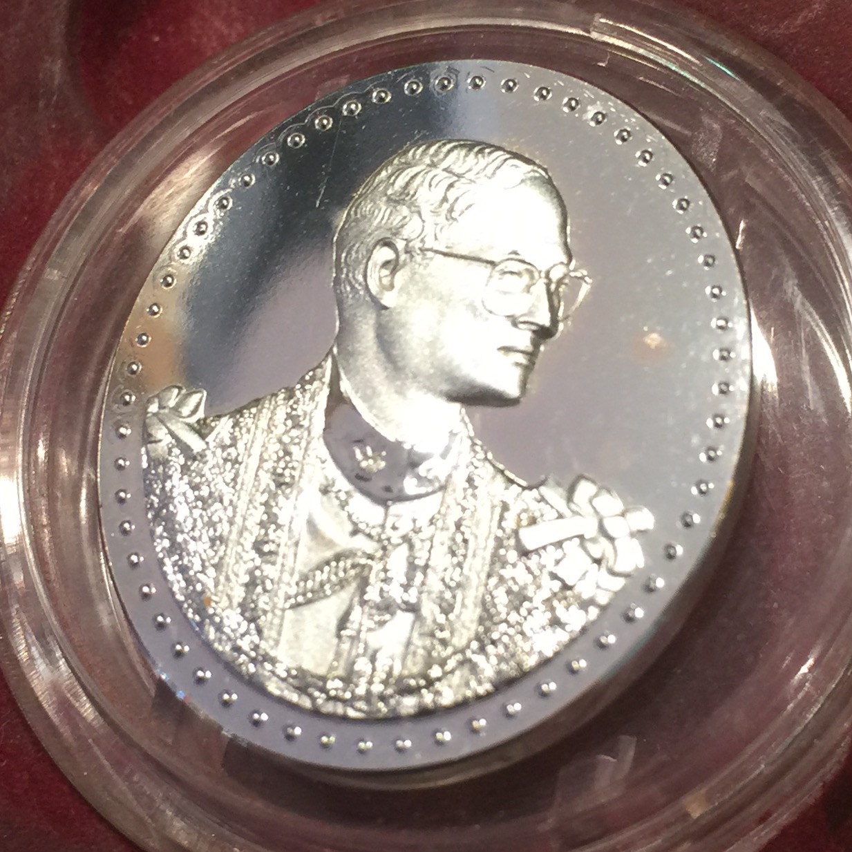 ชุดเหรียญ พระบาทสมเด็จพระเจ้าอยู่หัว 75 พรรษา