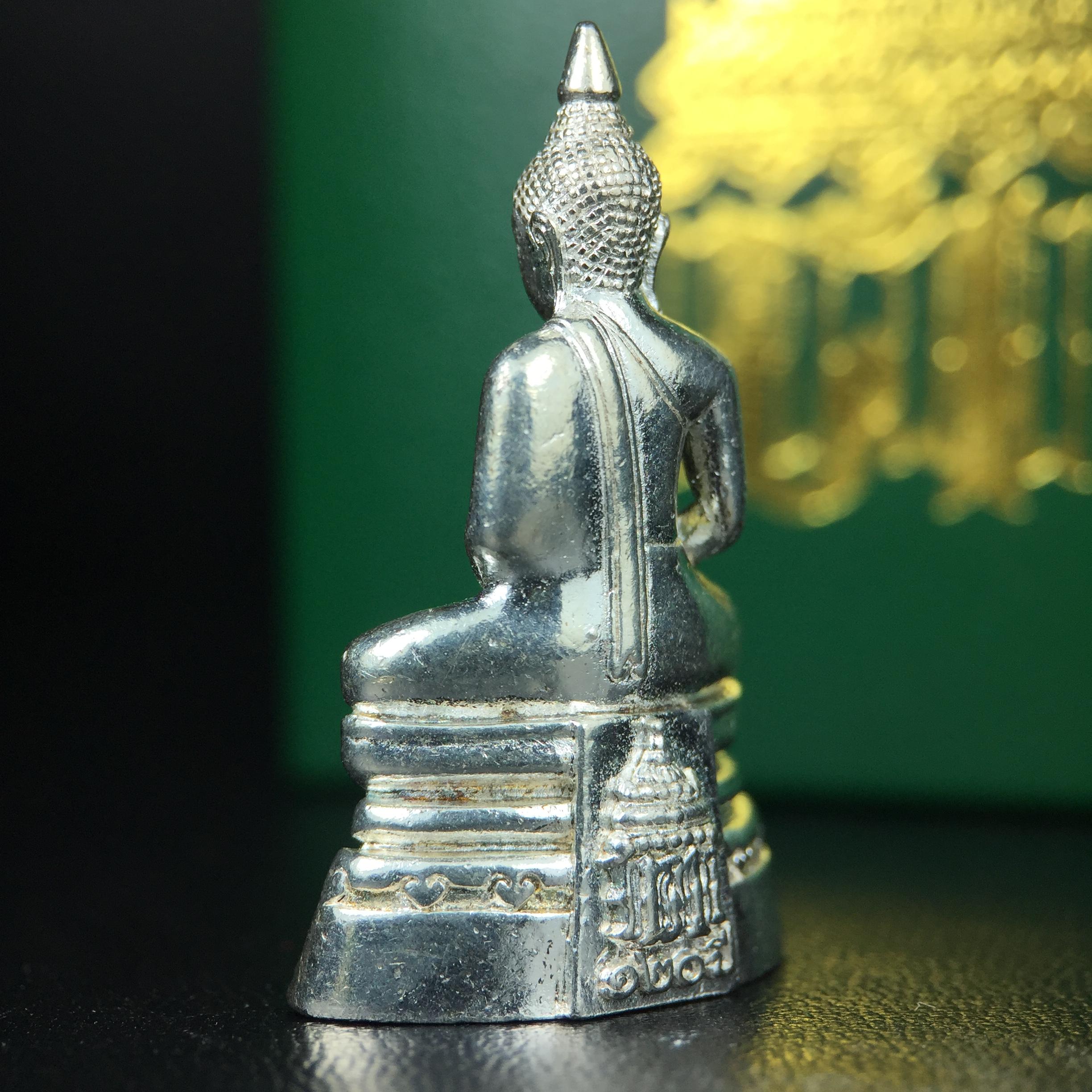 พระพุทธโสธร รุ่น กศก. 120 ปี เนื่องในโอกาสครบ 120 ปี กรมศุลกากร กระทรวงการคลัง จัดสร้าง ปี 2537 เนื้อเงินบริสุทธิ์ 99.9% ผิวขัดเงา(งานบริษัท แพรนด้า จิวเวลรี่)สวยงดงาม ทรงคุณค่า