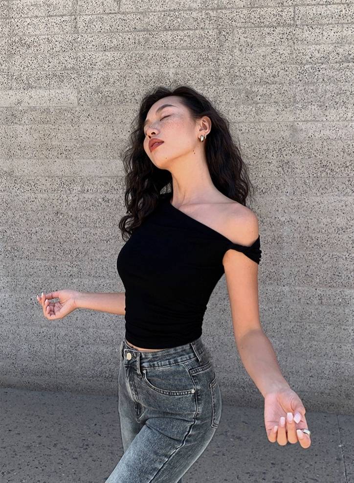 เปิดไหล่บิด