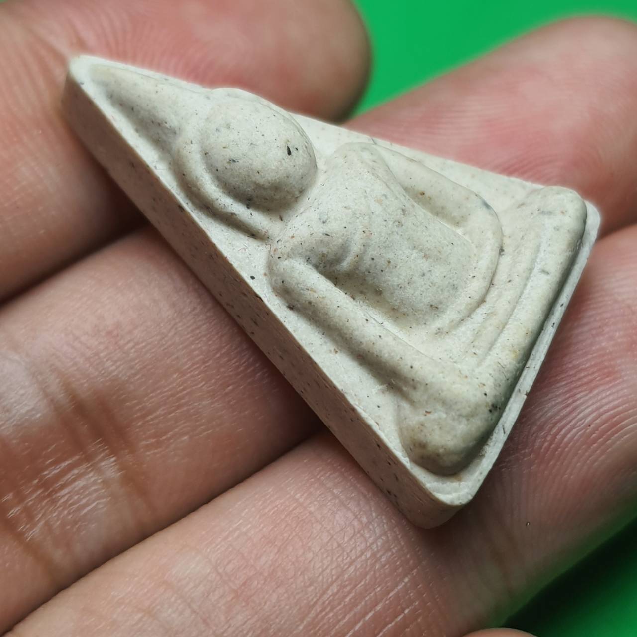 พระเครื่อง พระนางพญา เข่าตรง สีขาว เลี่ยมกรอบ รุ่น เมตตาแคล้วคลาด พระนางพญาจี้ พระนางพญาพิษณุโลก พระแท้ พระนางพญา แท้ พระนางพญา จี้พระนางพญา