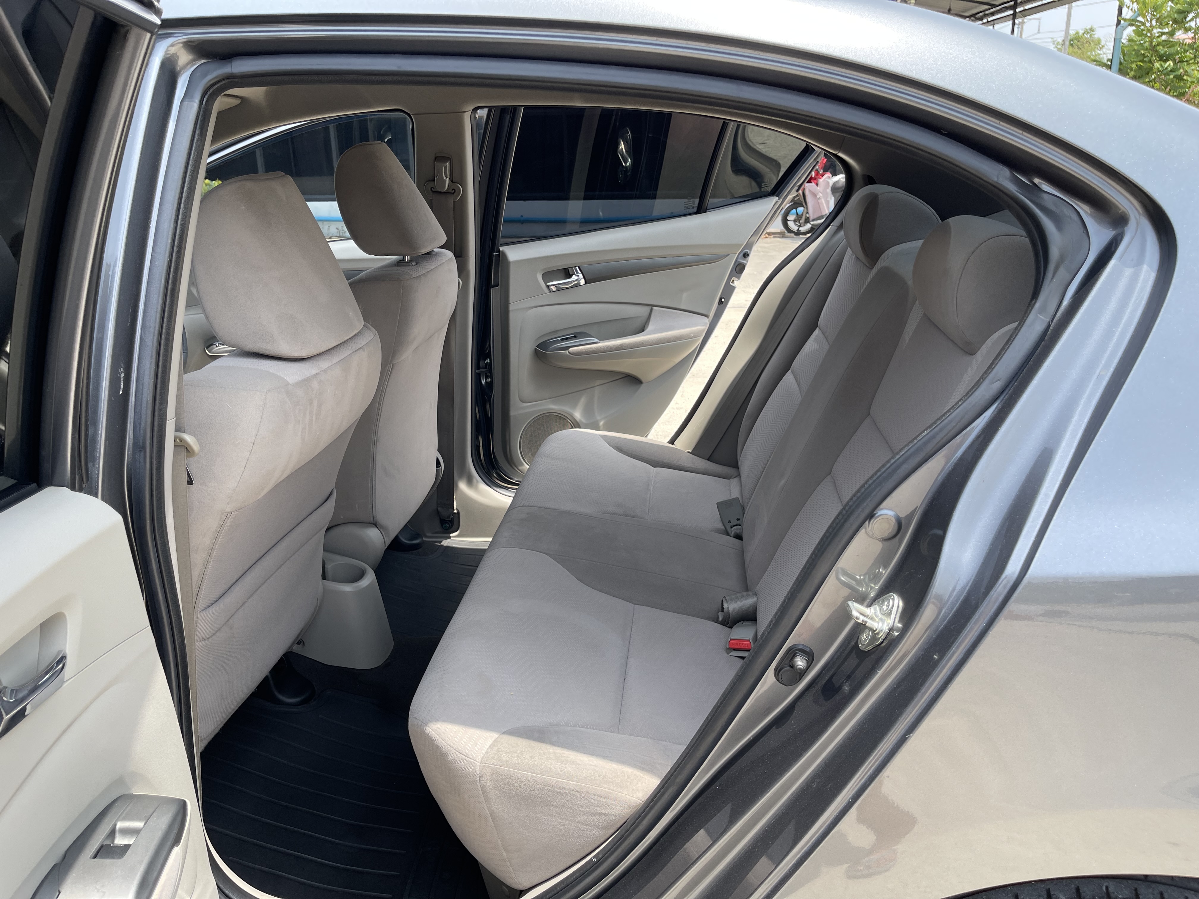 Honda City 1.5 V At 2013 เทา