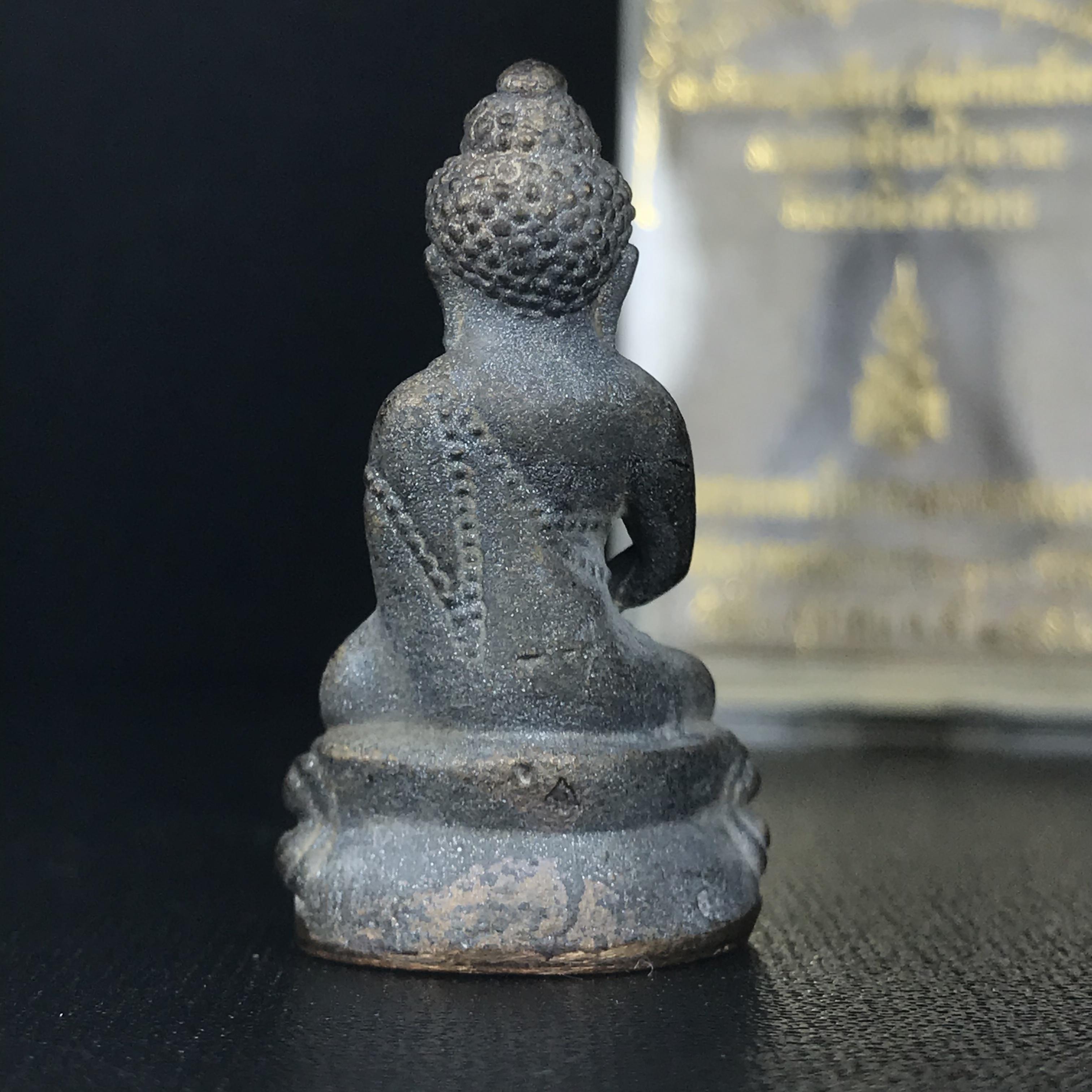 พระกริ่งชินบัญชรฉลองพระชันษา 100 ปี สมเด็จพระญาณสังวร วัดบวรนิเวศวิหาร ปี 2556 เนื้อนวโลหะผสมทองคำก้นทองแดง พิธีใหญ่ มวลสารเด่น นิยม(1 ใน 2556 องค์)