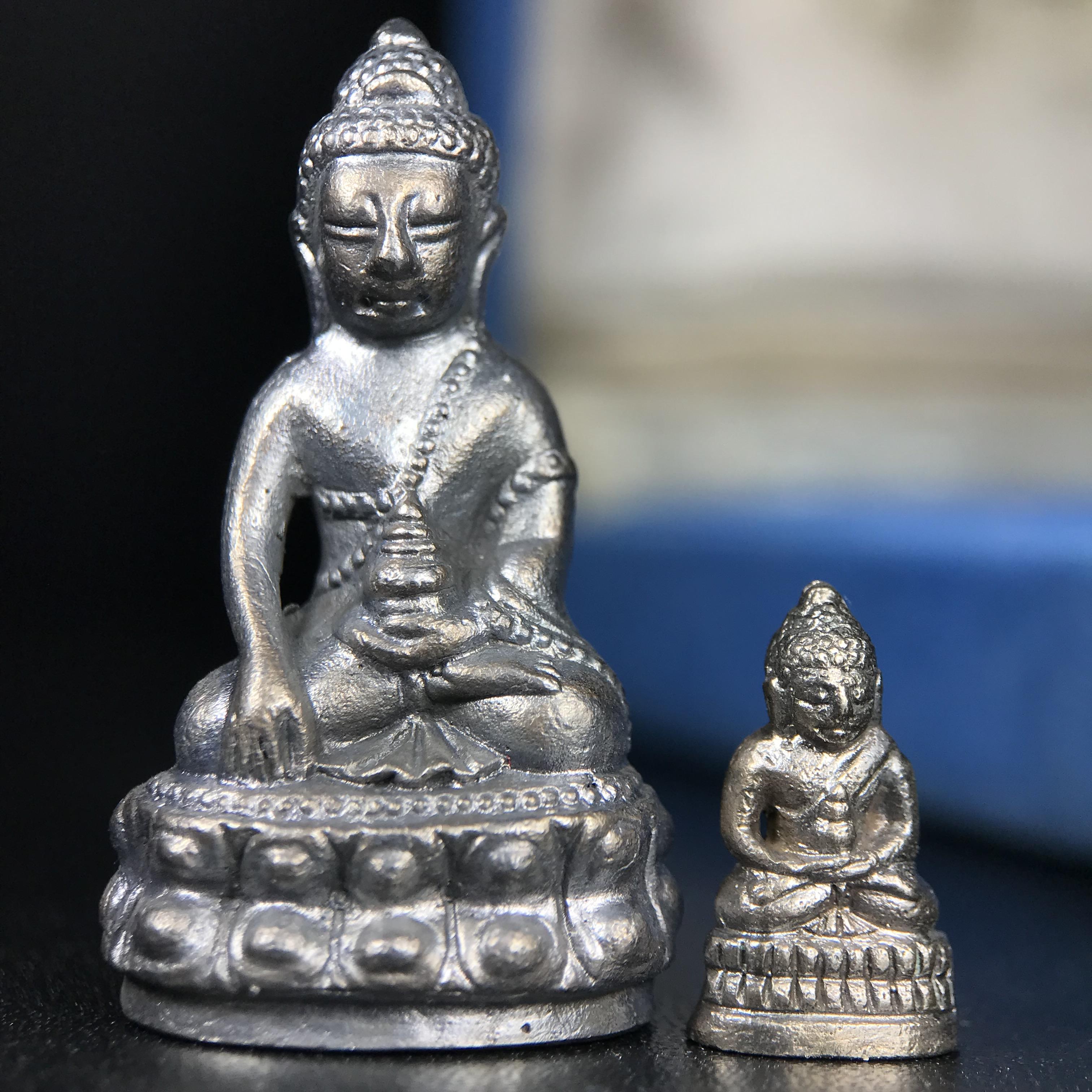 พระกริ่ง-พระชัยวัฒน์ สว. 90 พรรษาสมเด็จย่า ปี2533 เนื้อนวโลหะ(ผสมทองคำเยอะมากรุ่นนี้)(ในหลวงรัชกาลที่9เสด็จในพิธี)(หล่อแบบโบราณอุดมวลสาร 108 แบบฉบับพระกริ่งใหญ่สายวัดสุทัศน์ พระสังฆราช(แพ))(1 ใน 3000 ชุด) หายาก