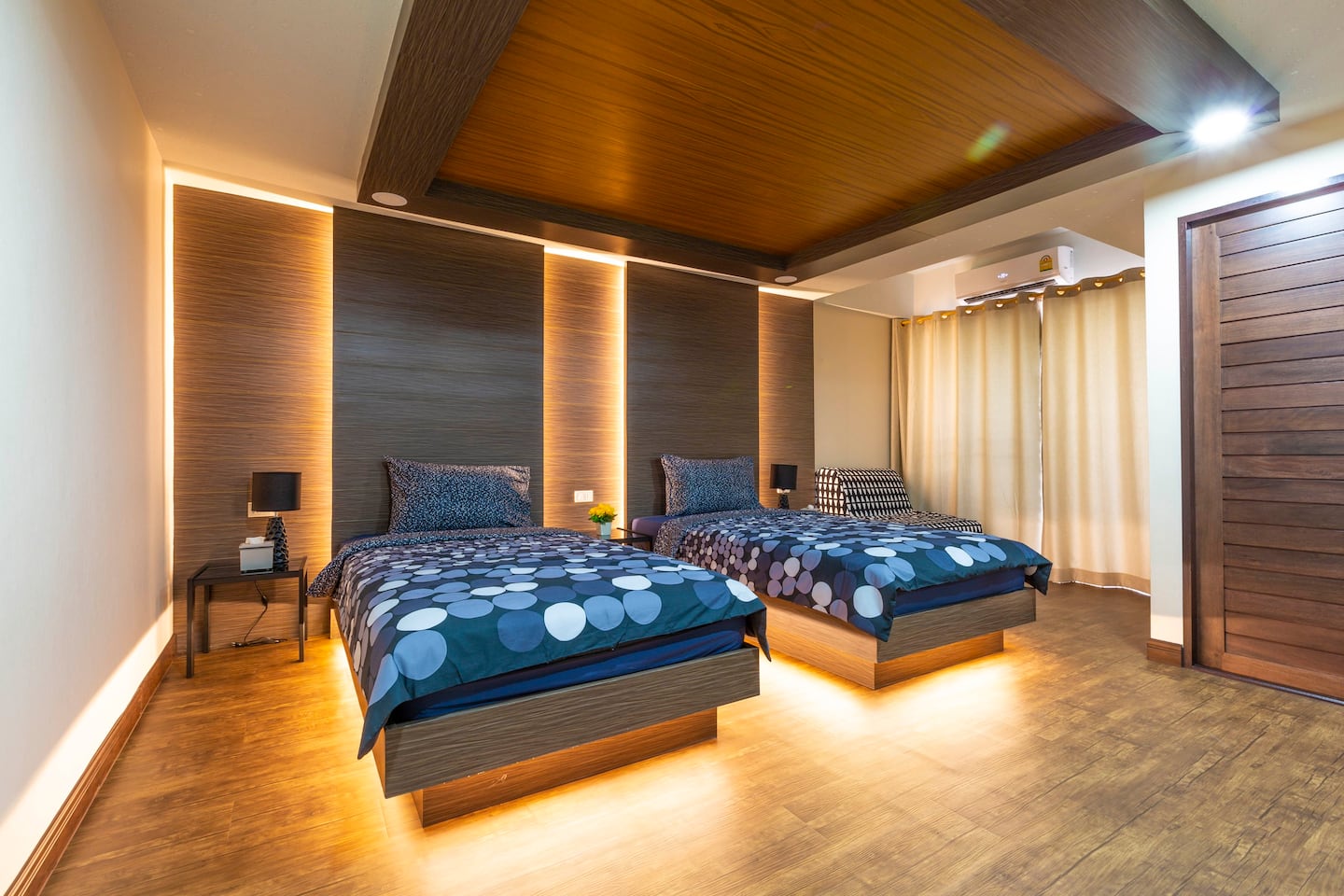 For Rent : Patong Town House 3 Story Sea View 3 bedrooms, 4.5 bathrooms.