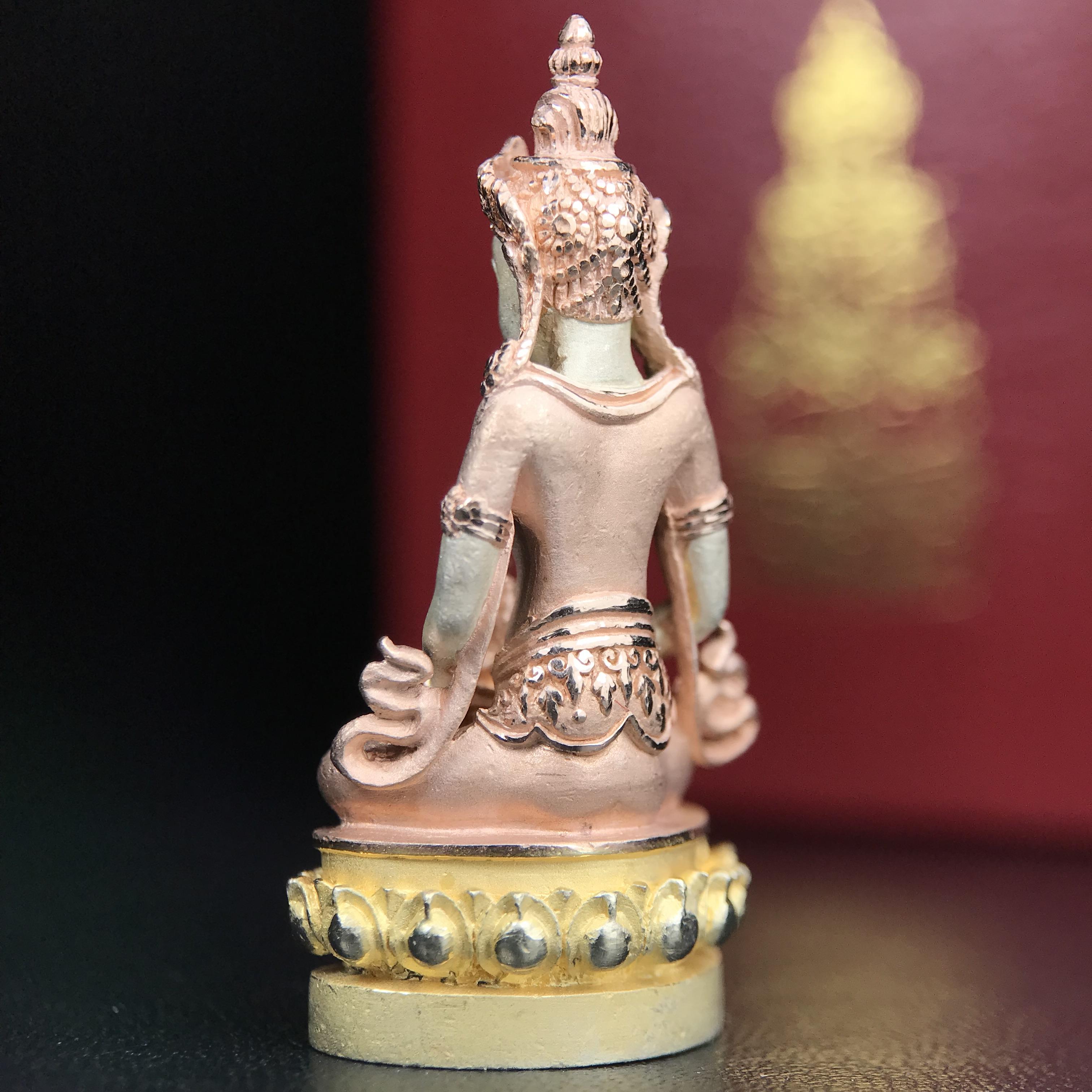 พระกริ่งอวโลกิเตศวร ( เจ้าแม่กวนอิม ) วัดโพธิ์แมนคุณาราม รุ่นอุดมโภคทรัพย์ พ.ศ.2539 เนื้อเงิน 3 กษัตริย์ ผิวสวยเดิมพร้อมกล่องบรรจุเดิม (อีกหนึ่งรุ่นยอดนิยม พุทธศิลป์สวยงดงาม)