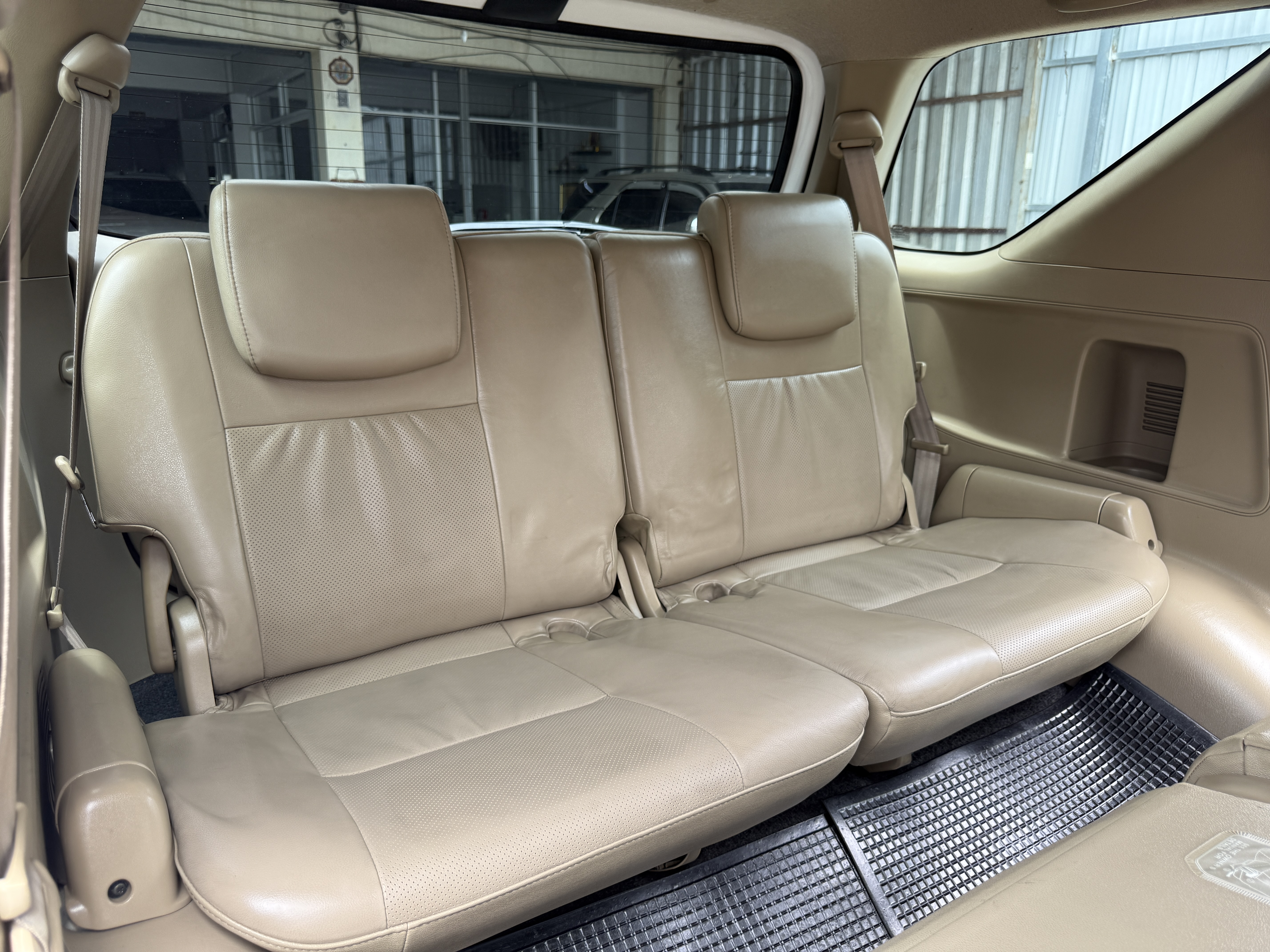 Toyota Fortuner 3.0 V 4WD TRD Sportivo At 2011 ขาว