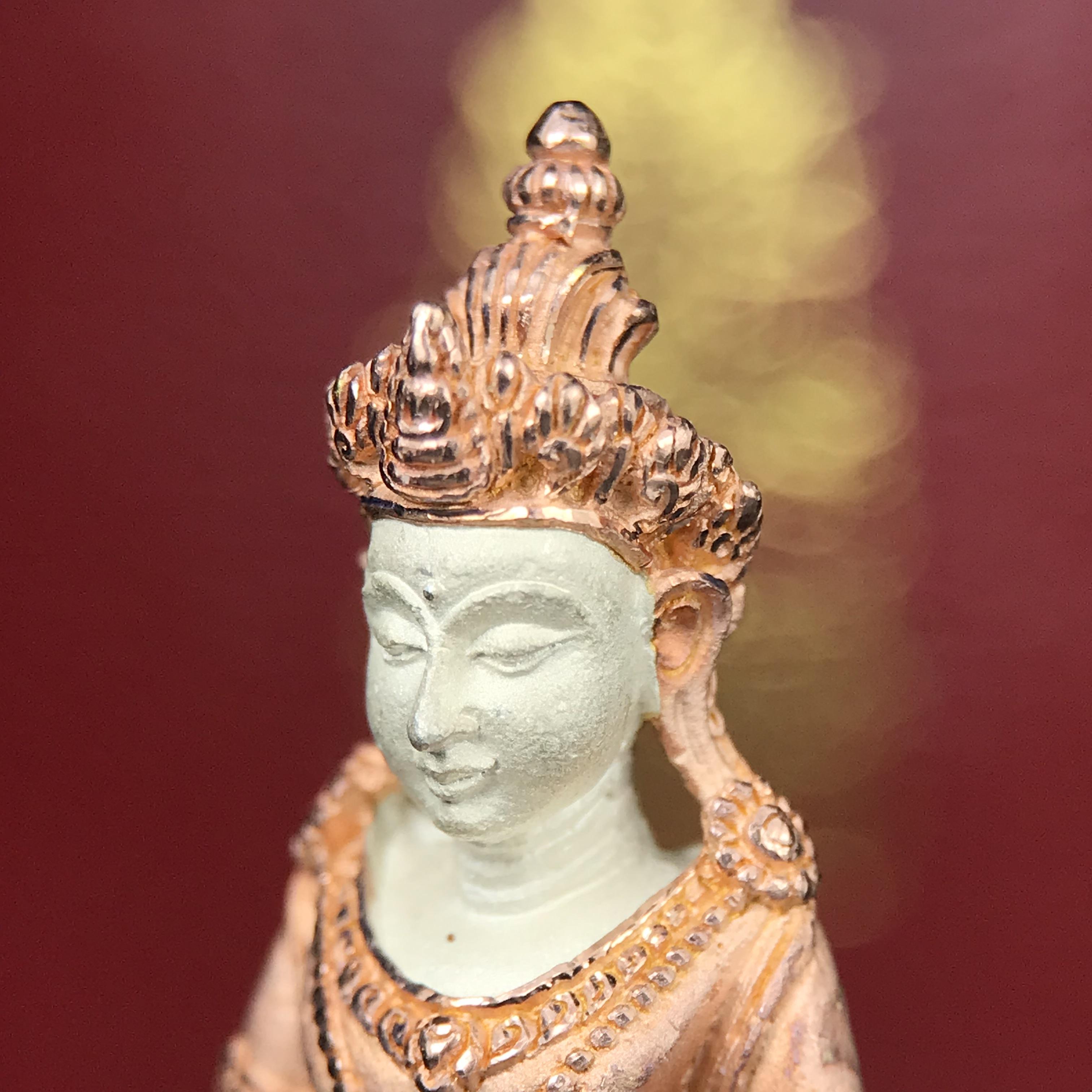 พระกริ่งอวโลกิเตศวร ( เจ้าแม่กวนอิม ) วัดโพธิ์แมนคุณาราม รุ่นอุดมโภคทรัพย์ พ.ศ.2539 เนื้อเงิน 3 กษัตริย์ ผิวสวยเดิมพร้อมกล่องบรรจุเดิม (อีกหนึ่งรุ่นยอดนิยม พุทธศิลป์สวยงดงาม)