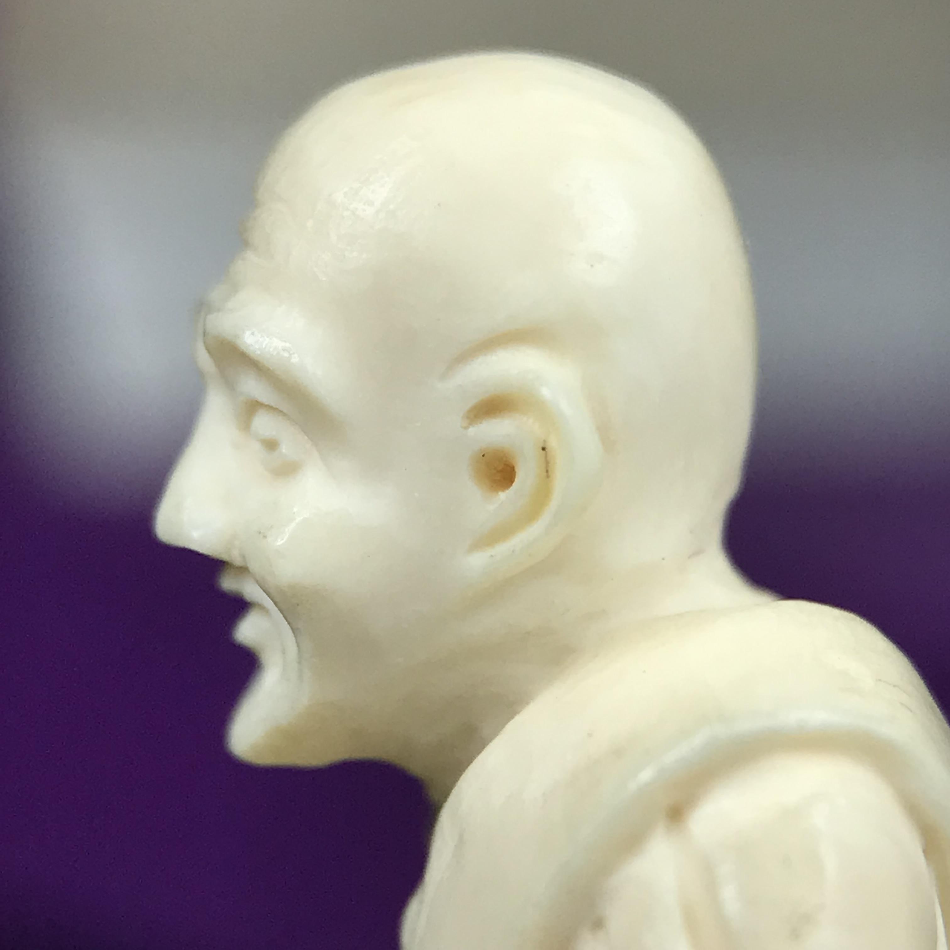 สมเด็จหลวงพ่อทวด รุ่นคชสารหมื่นปี (ศิลปาชีพ) วัดช้างให้ ปี 2541โดยมีท่าน อ.นอง วัดทรายขาว เป็นเจ้าพิธี และมีเกจิร่วมปลุกเสก 108 รูป บรรจุผงว่านเก่าและดินกากยายักษ์(พิมพ์ลอยองค์ฐานทองคำโค๊ตทองคำ)พร้อมกล่องบรรจุครบ นิยมหายาก**ผิวสวยงานแกะพุทธศิลป์สวยงดงาม**