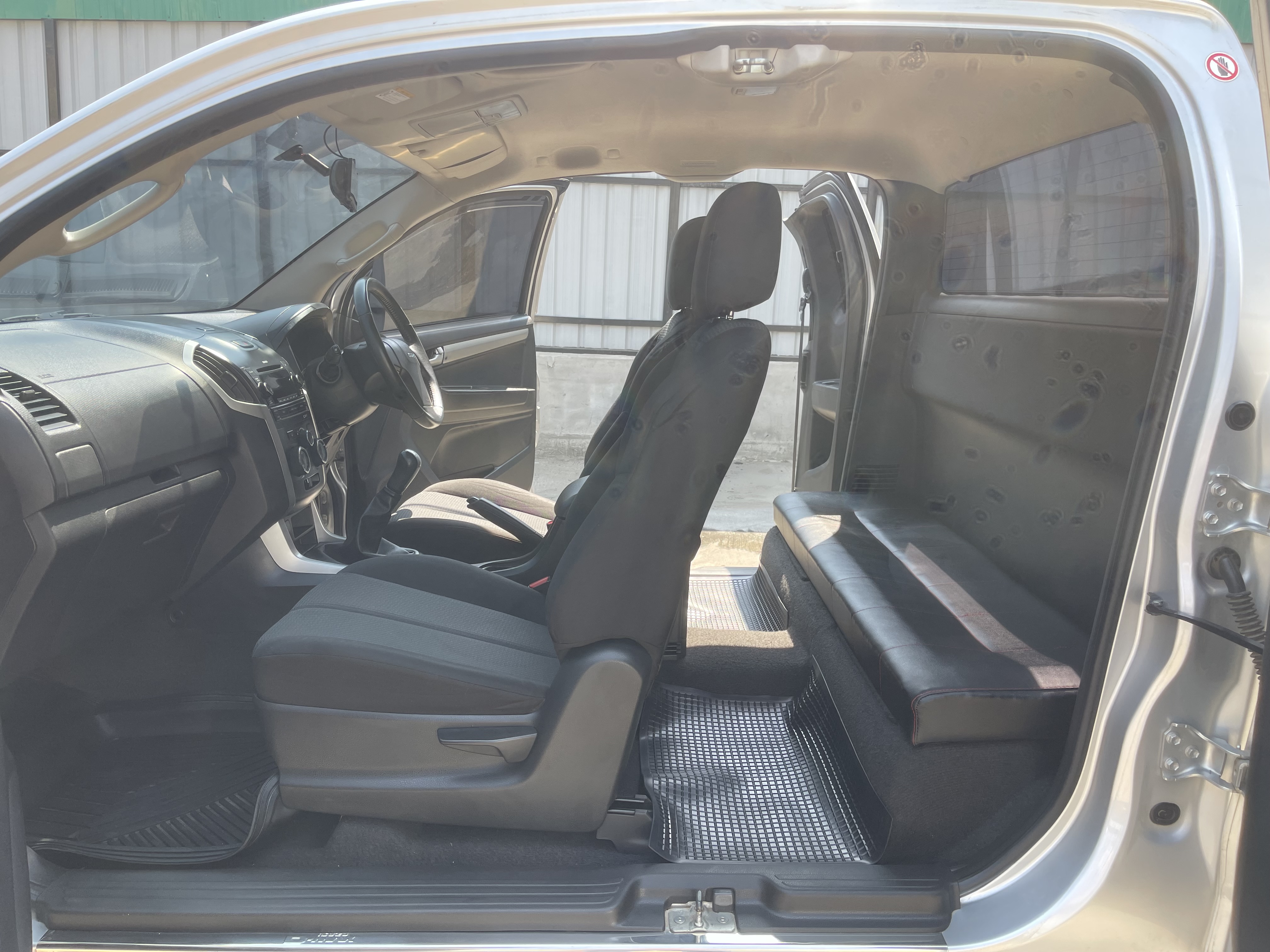 Isuzu Dmax All New Cab Hilander 2.5 Z 2015 เงิน