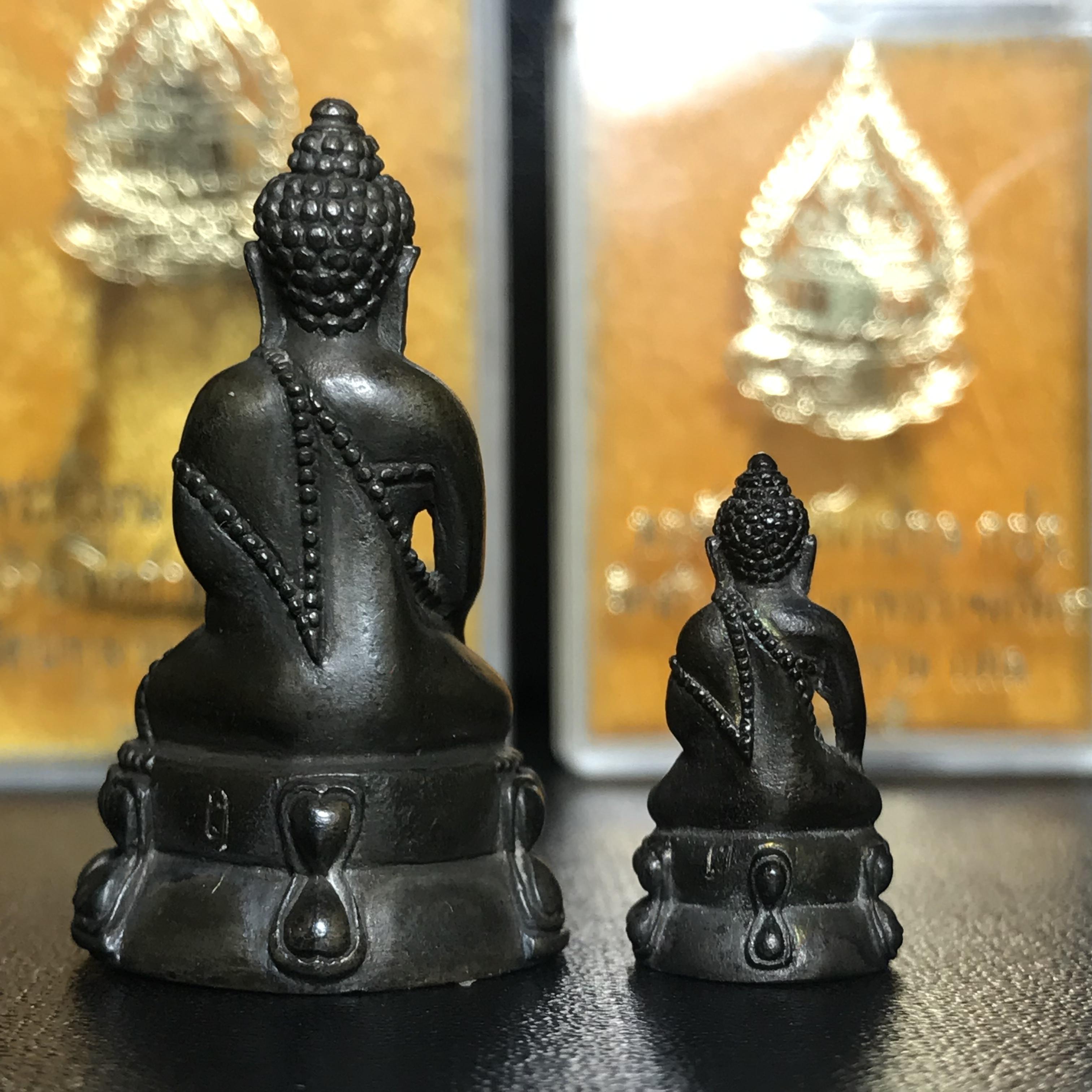 พระกริ่งนวปทุม ภปร.-พระชัยวัฒน์นวปทุม ภปร วัดปทุมวนาราม เนื้อนวโลหะ ปี2535(ในหลวงรัชกาลที่9เสด็จเททอง)(1ใน3000องค์)หายาก